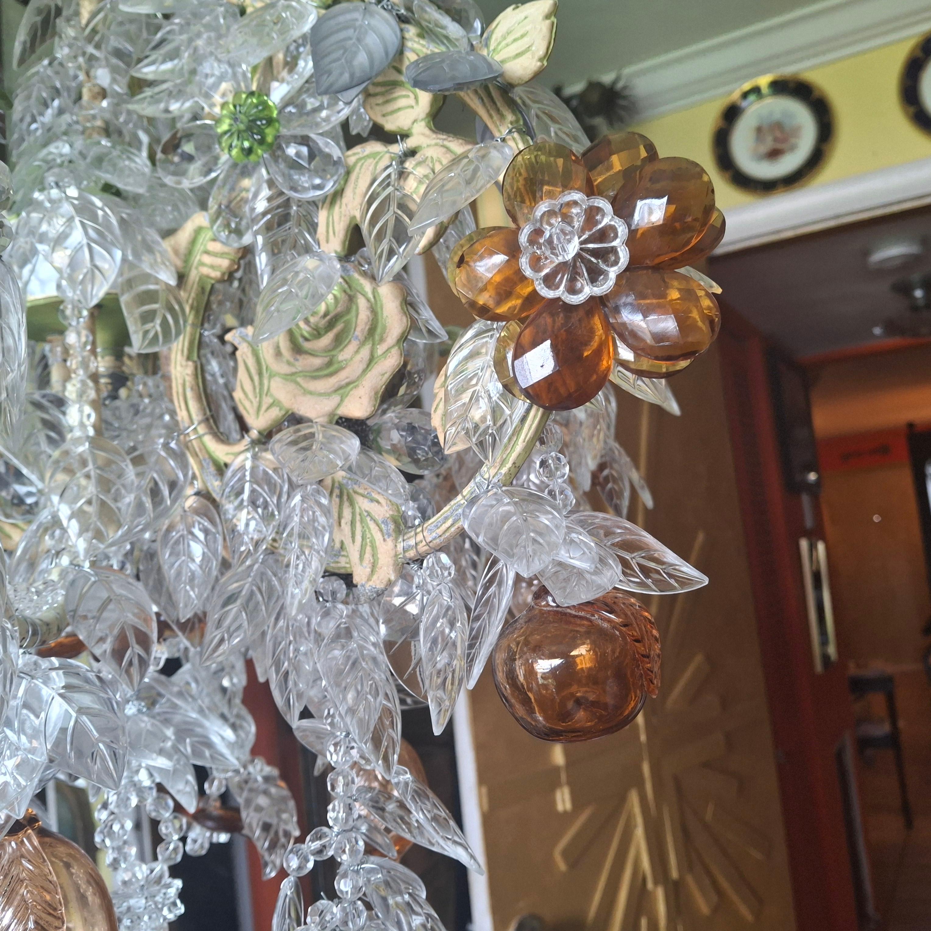 Lustre Régence française des années 1960 avec plus de 500+ pétales de cristal taillés à la main, fleuri avec fruits en vente 10