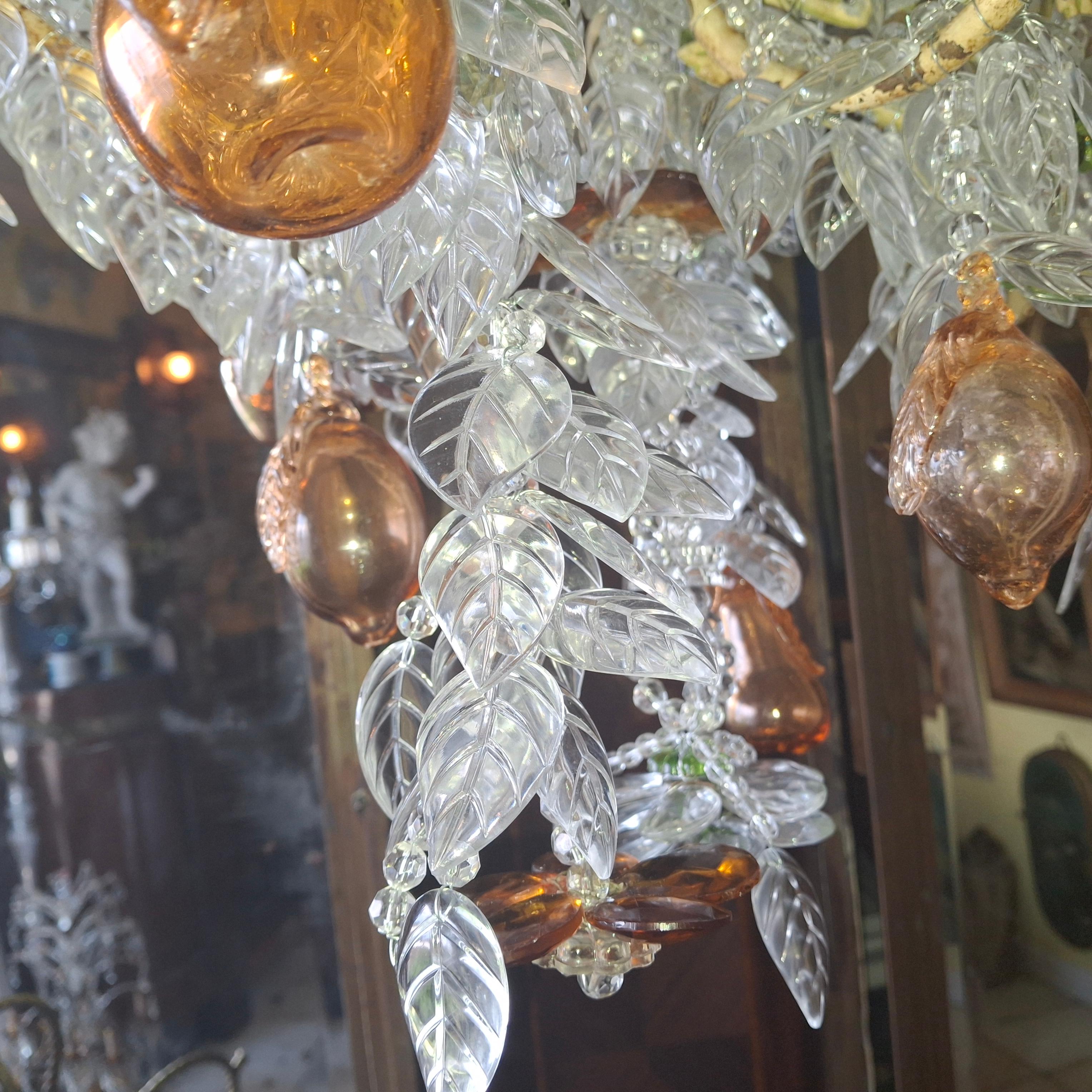 Lustre Régence française des années 1960 avec plus de 500+ pétales de cristal taillés à la main, fleuri avec fruits en vente 1