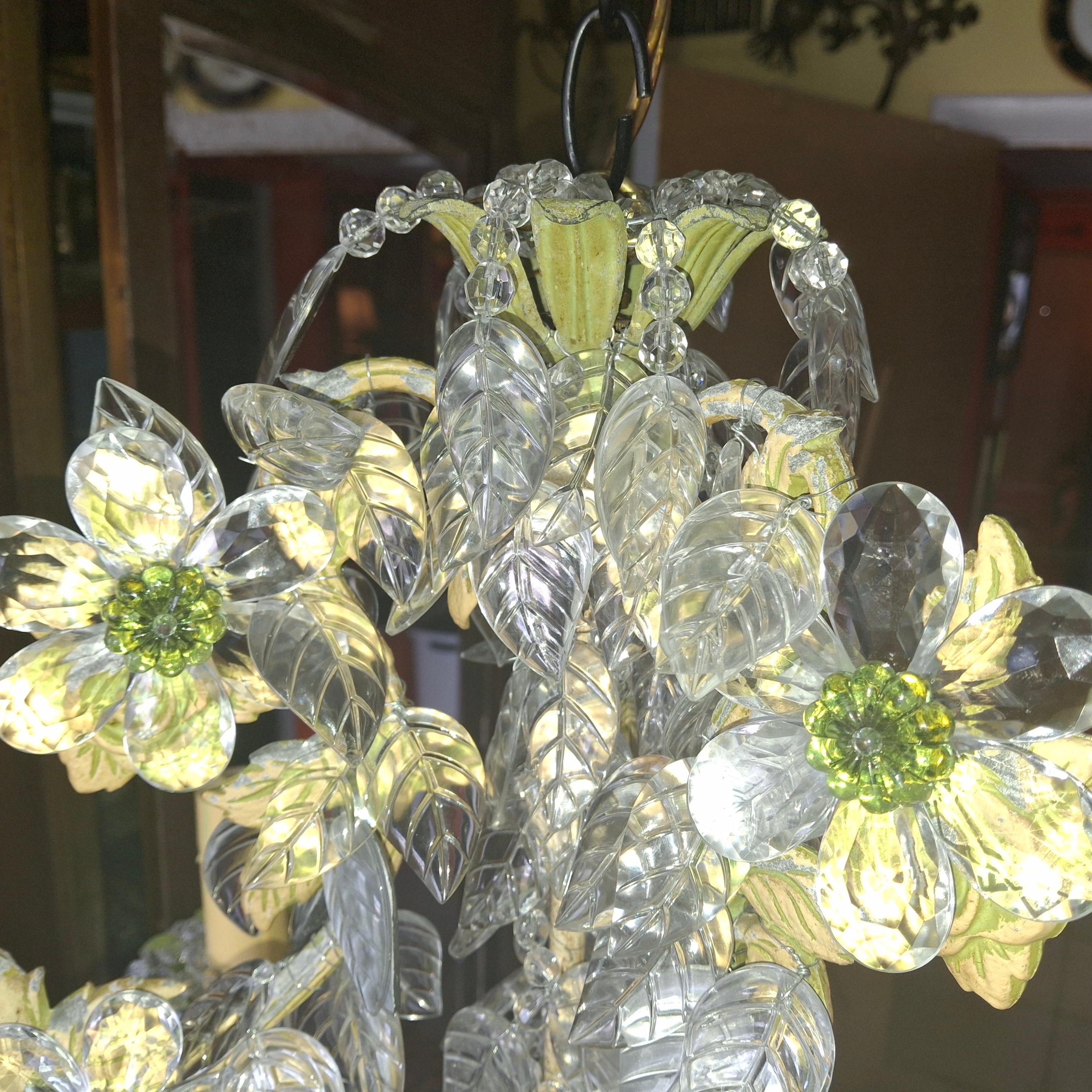 Lustre Régence française des années 1960 avec plus de 500+ pétales de cristal taillés à la main, fleuri avec fruits en vente 2