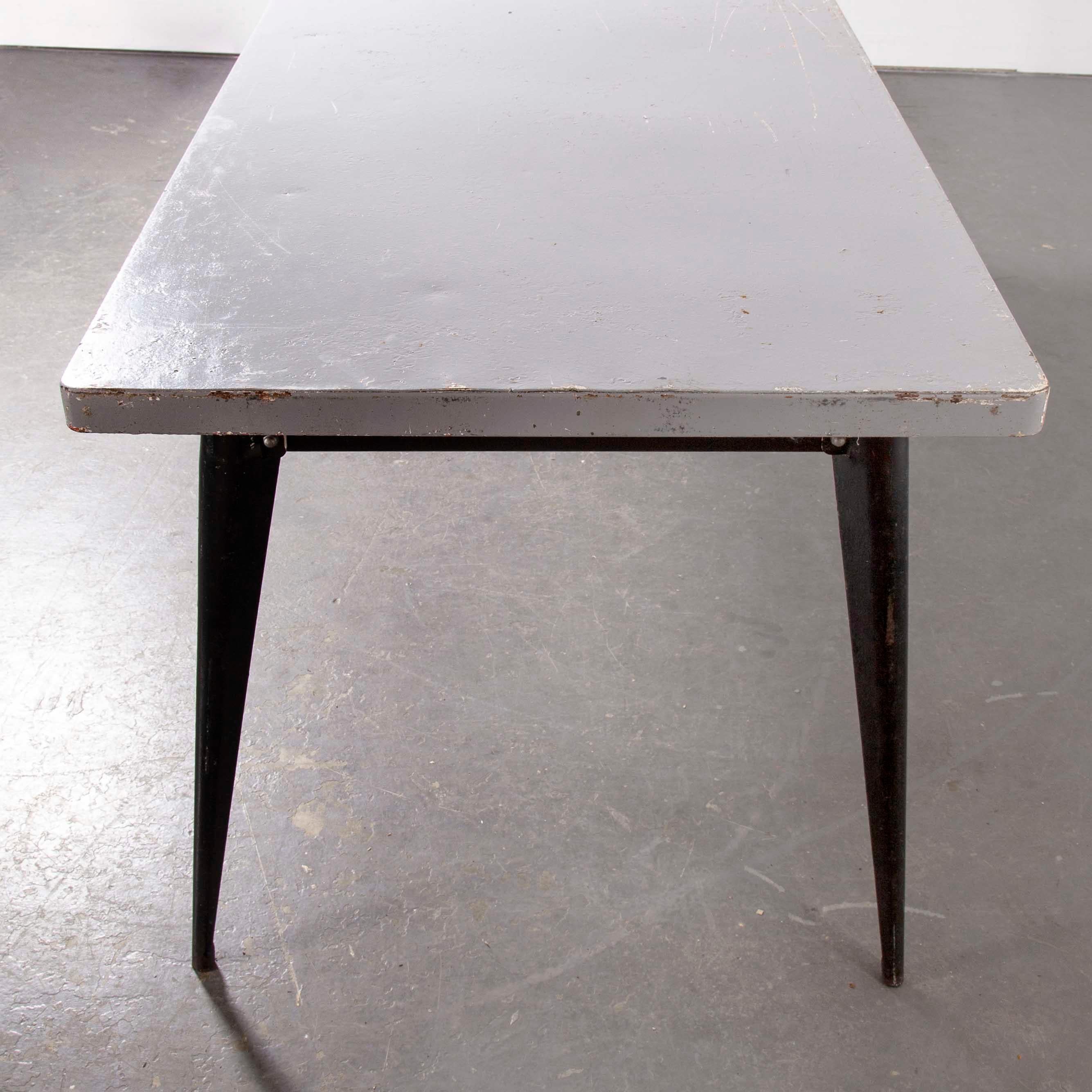 Table 55 de Tolix, 240 x 100, Blanc pur | Le Cèdre Rouge