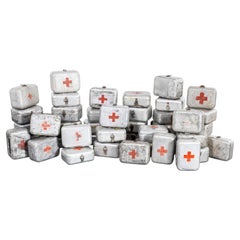 Boîtes de premiers secours originales de l'armée hongroise des années 1960 - forme moyenne