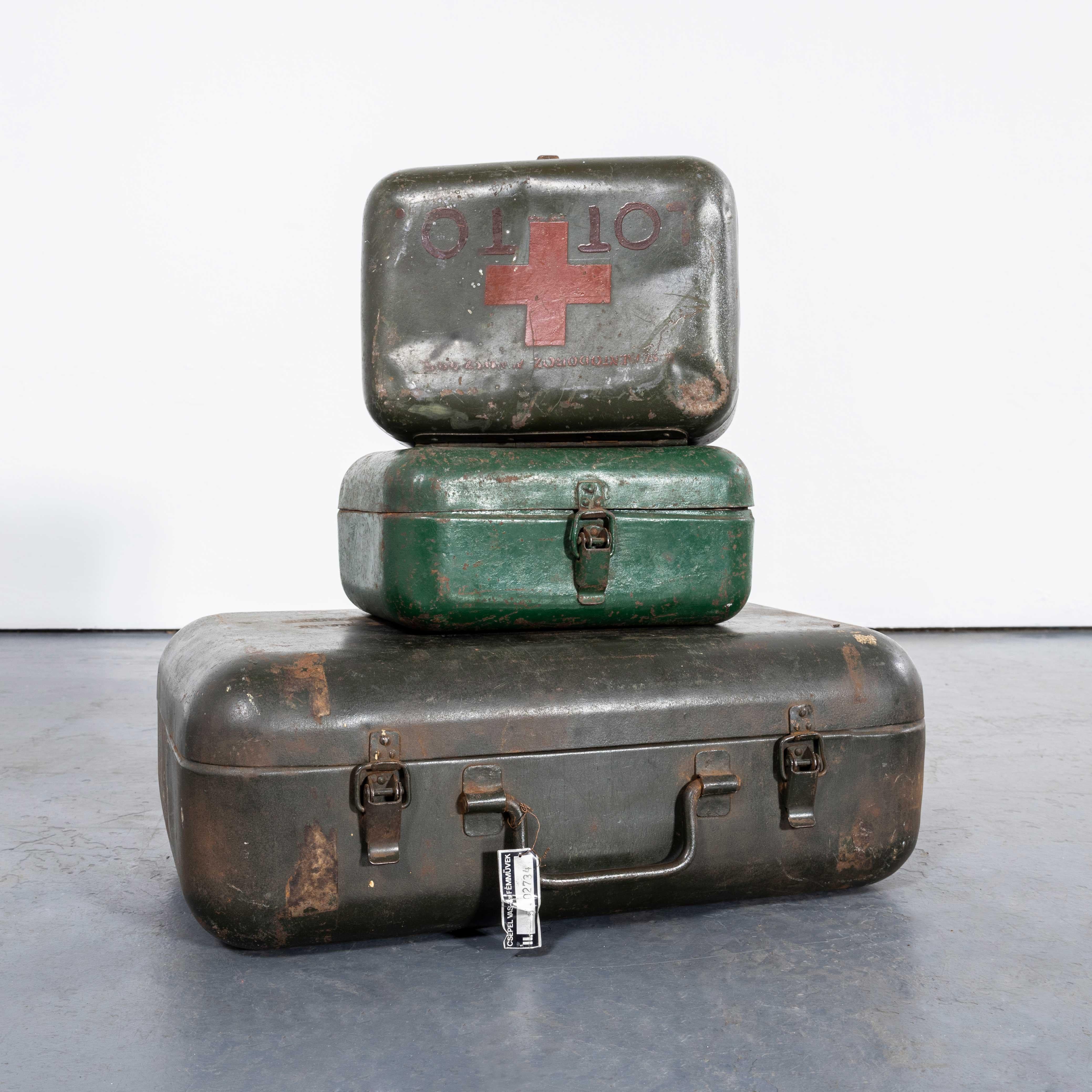 1960's Original Hungarian Army First Aid Boxes - Set Of Three Green In Good Condition For Sale In Hook, Hampshire