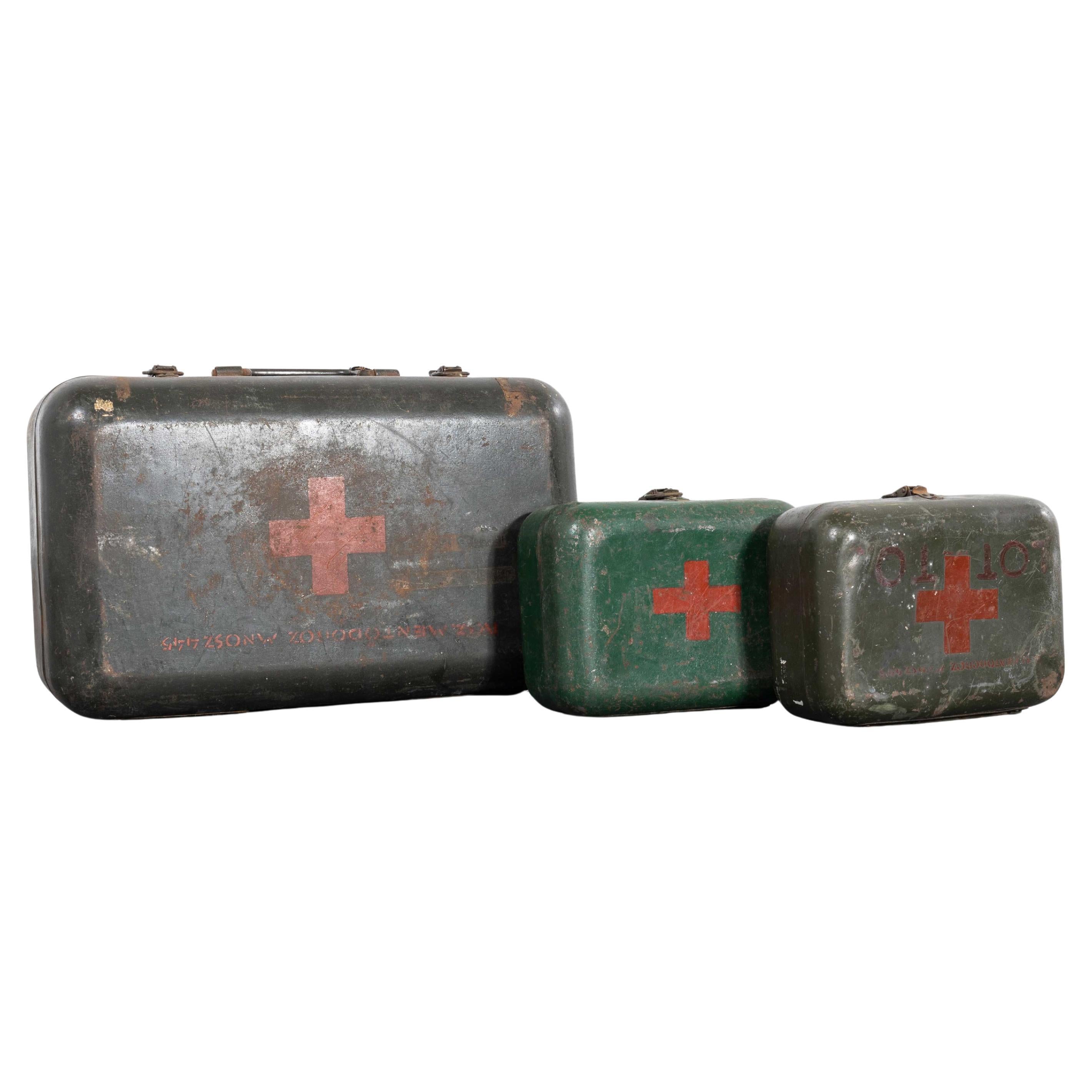 1960's Original Hungarian Army First Aid Boxes - Juego De Tres Verde