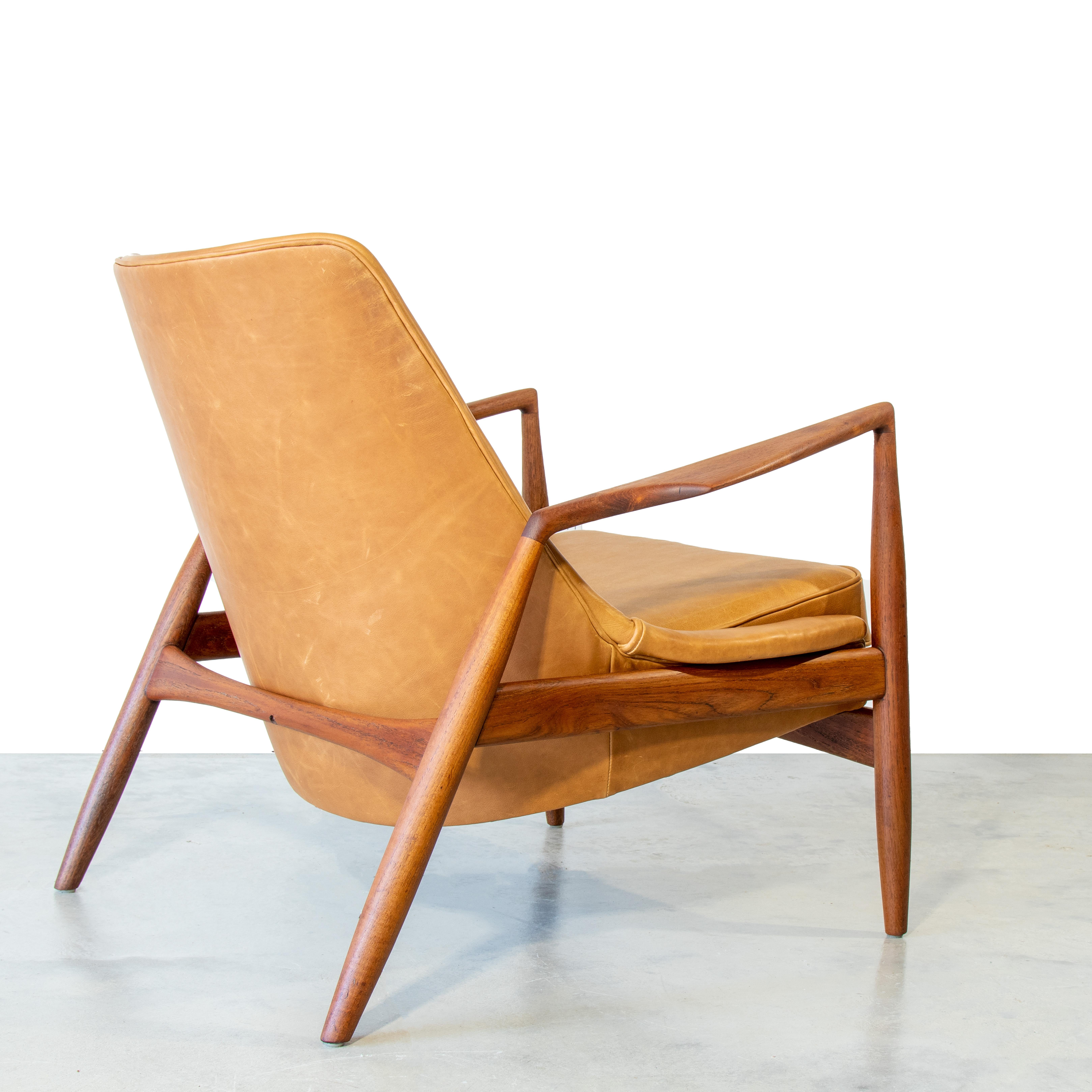 Danish 1960s Original Ib Kofod Larsen Seal Chair in Teak and Cognac Leather
