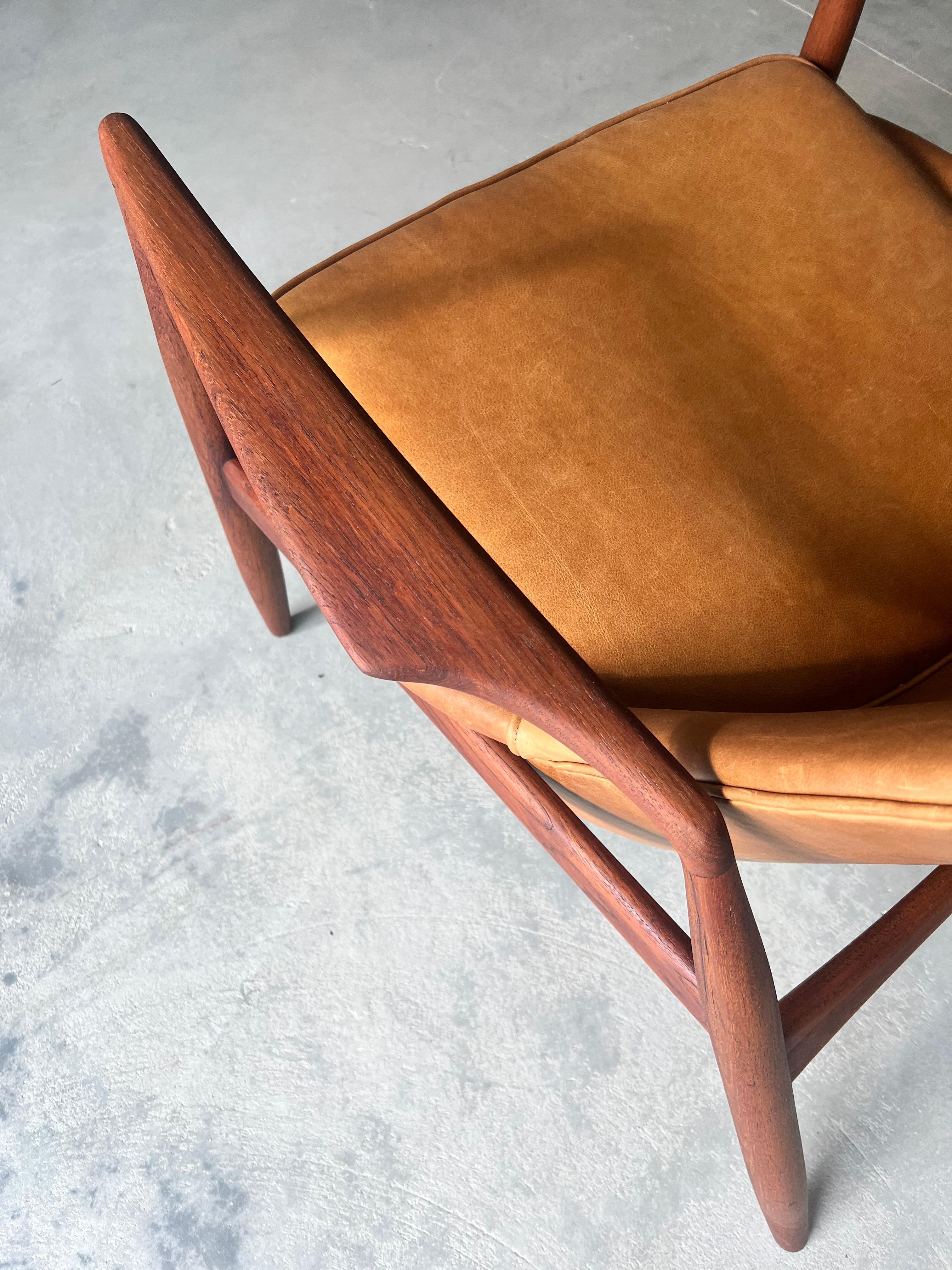 1960s Original Ib Kofod Larsen Seal Chair in Teak and Cognac Leather For Sale 1