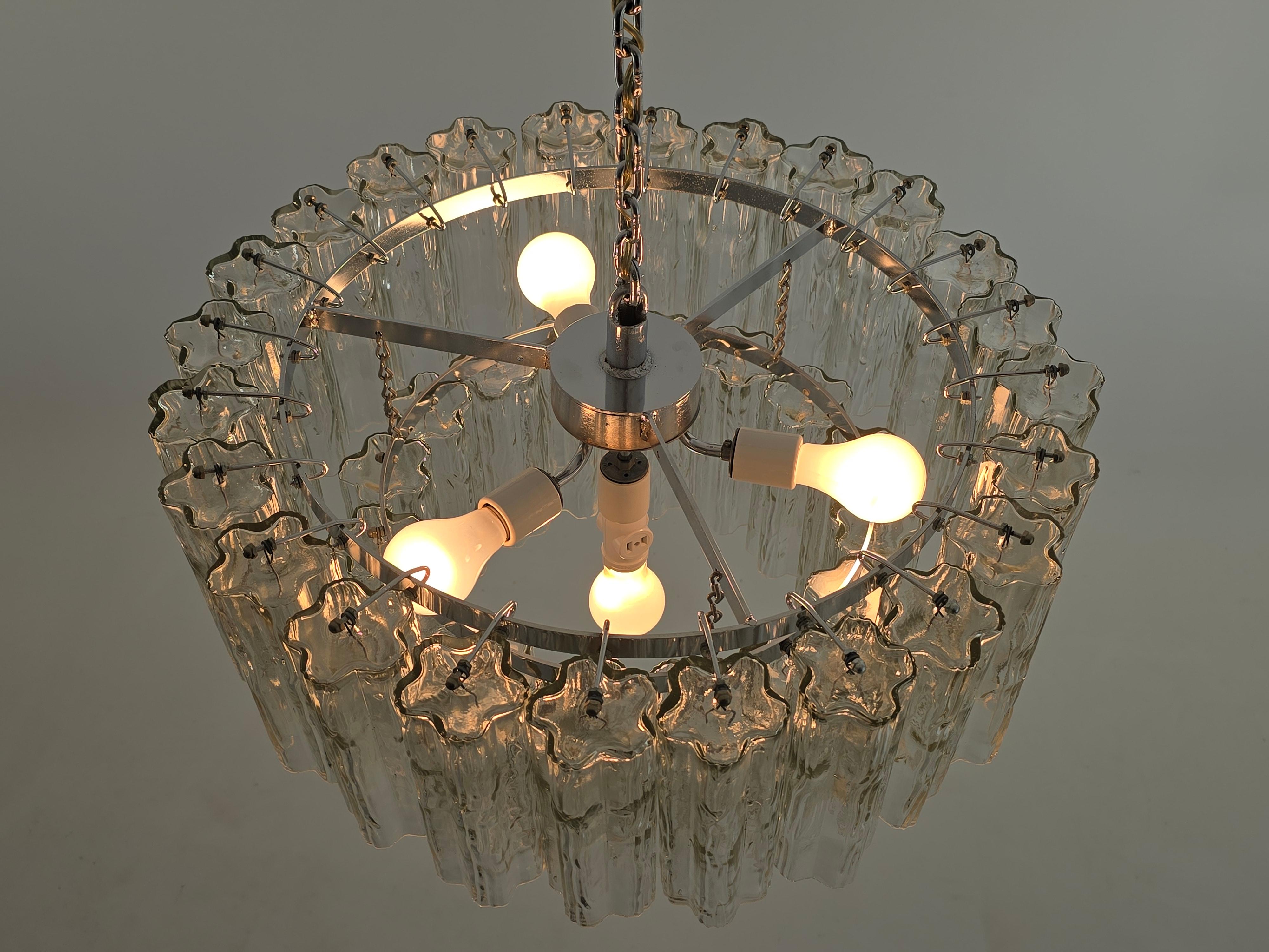 Originale degli anni '60  Grande lampadario a tubo di vetro a due piani di Venini Tronchi In condizioni buone in vendita a St- Leonard, Quebec