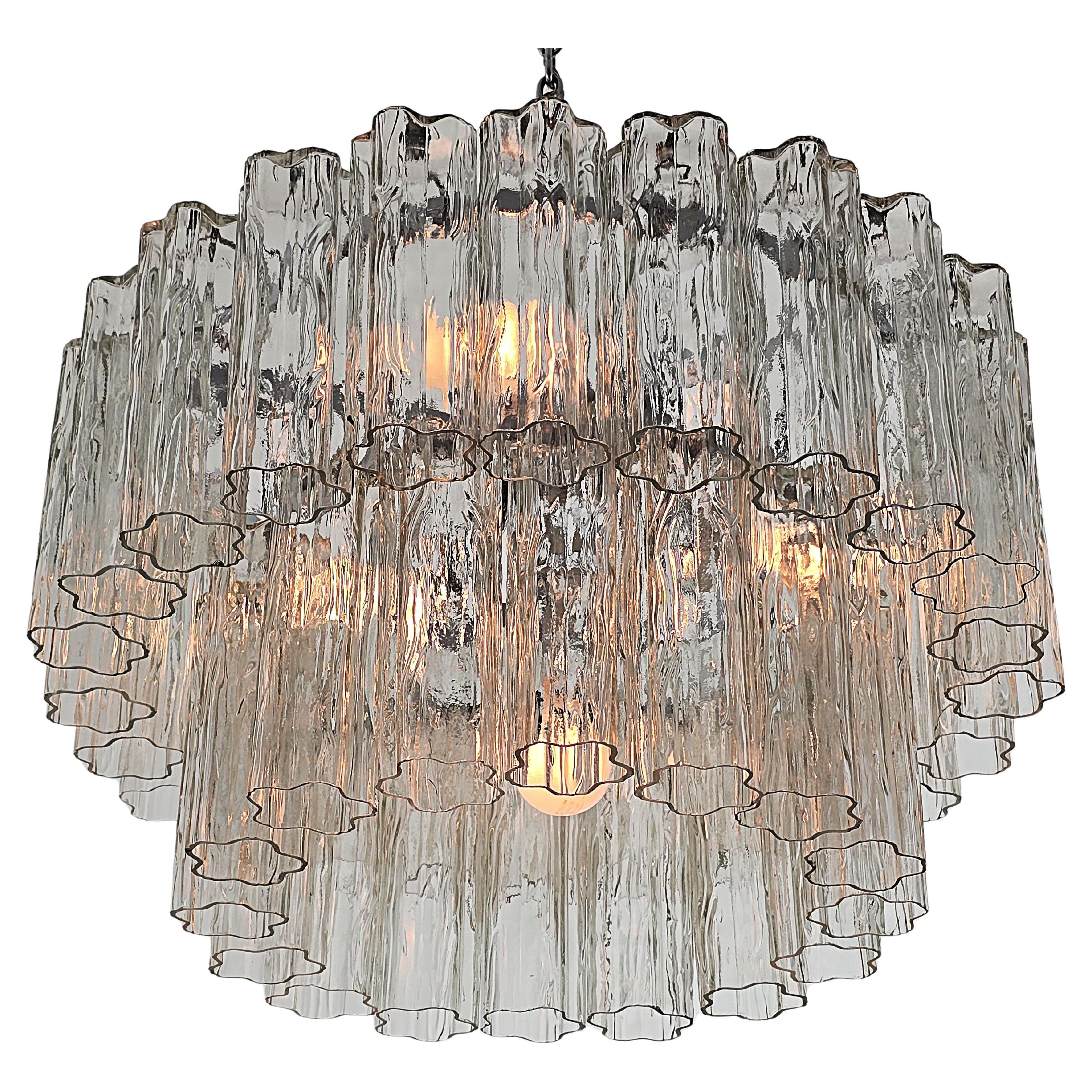 Originale degli anni '60  Grande lampadario a tubo di vetro a due piani di Venini Tronchi in vendita