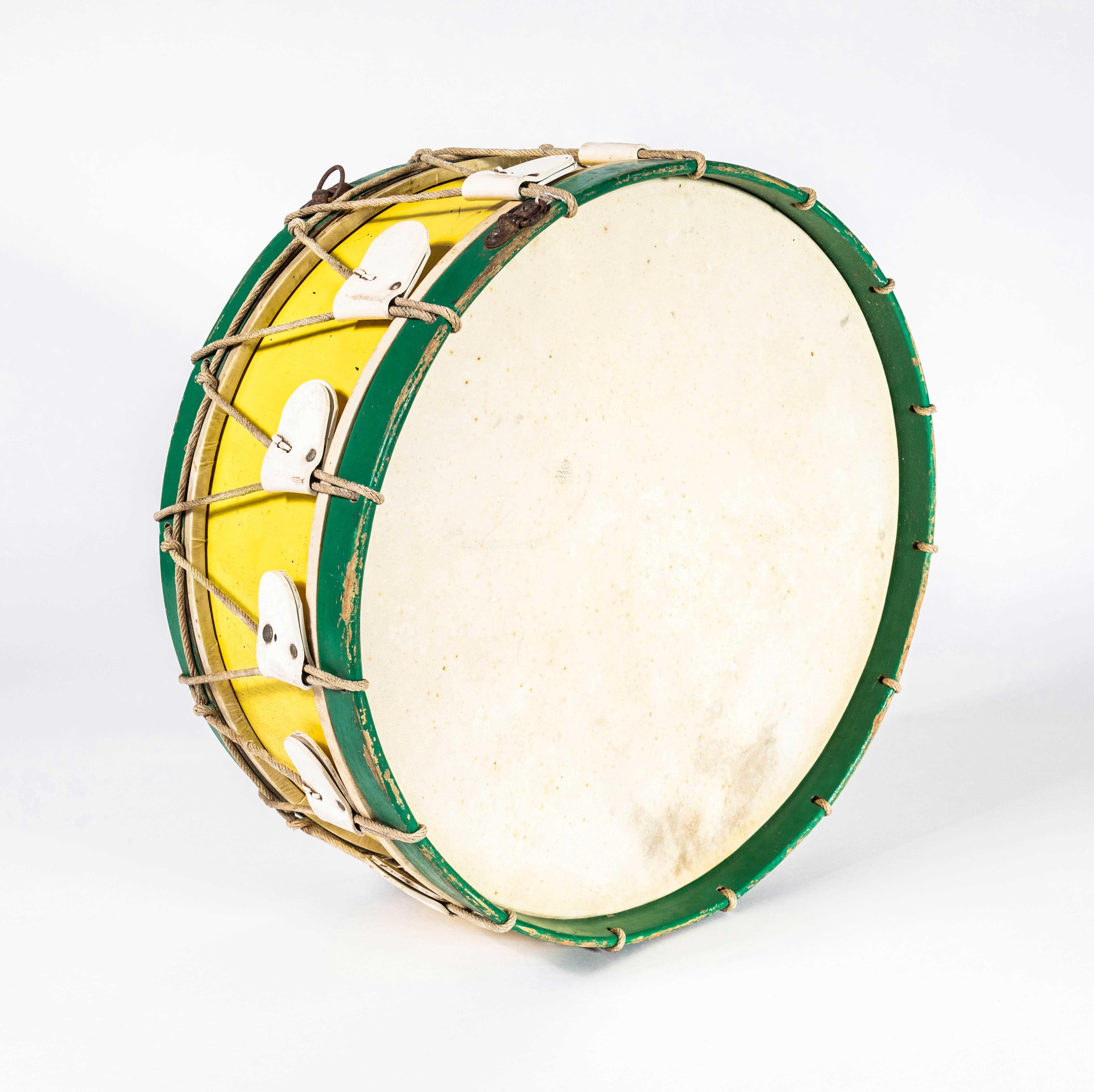 1960's Original Large Working Yellow Drum In Good Condition For Sale In Hook, Hampshire