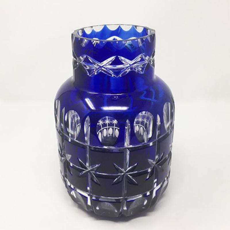 Stunning Blue vase deigned by Creart 60s
Handmade in Crystal in excellent condition
Dimension: diameter 5,90