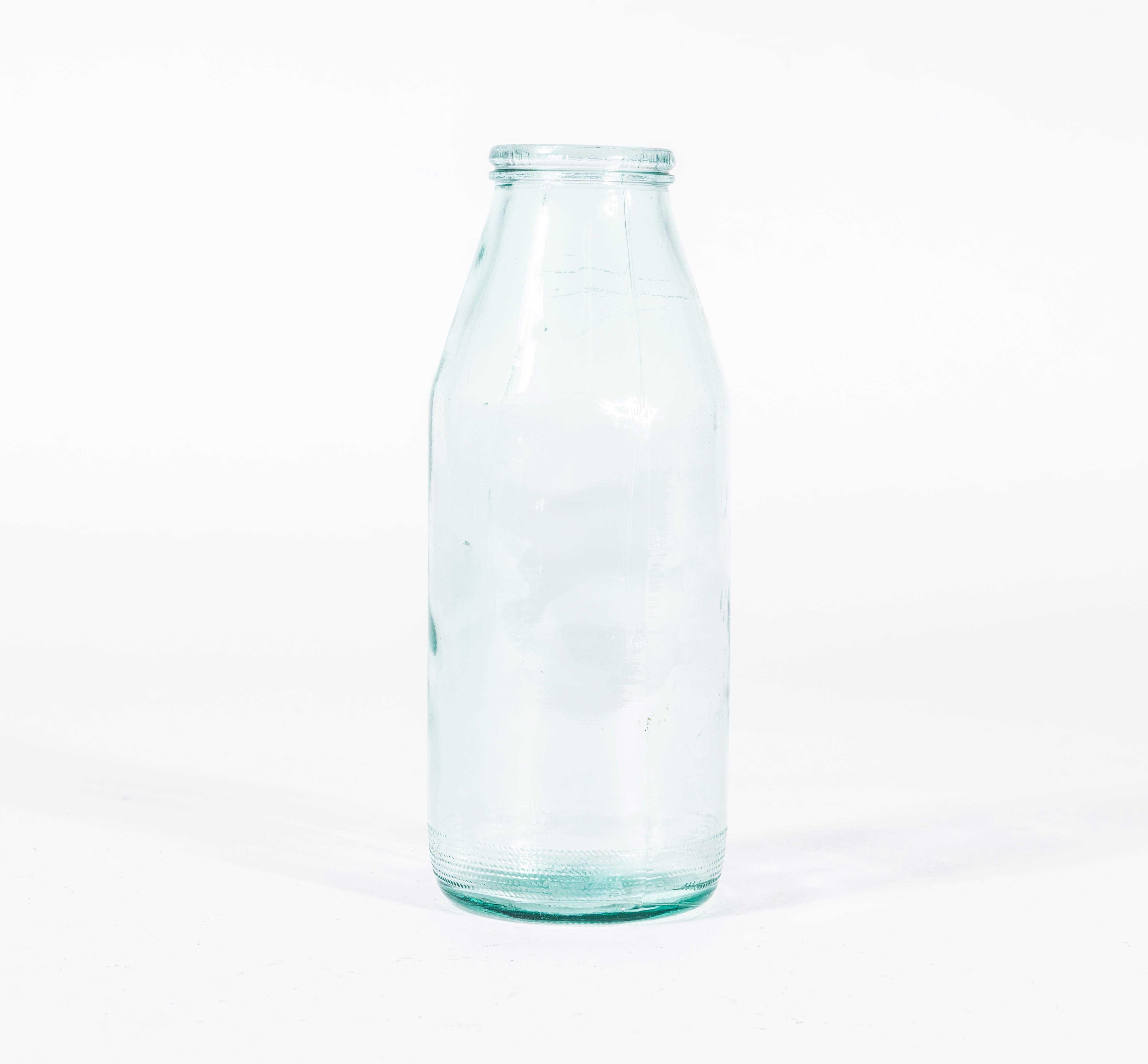 Bottiglie per il latte ungheresi Stubby originali degli anni '60 di grandi dimensioni - Quantità disponibile in vendita 2