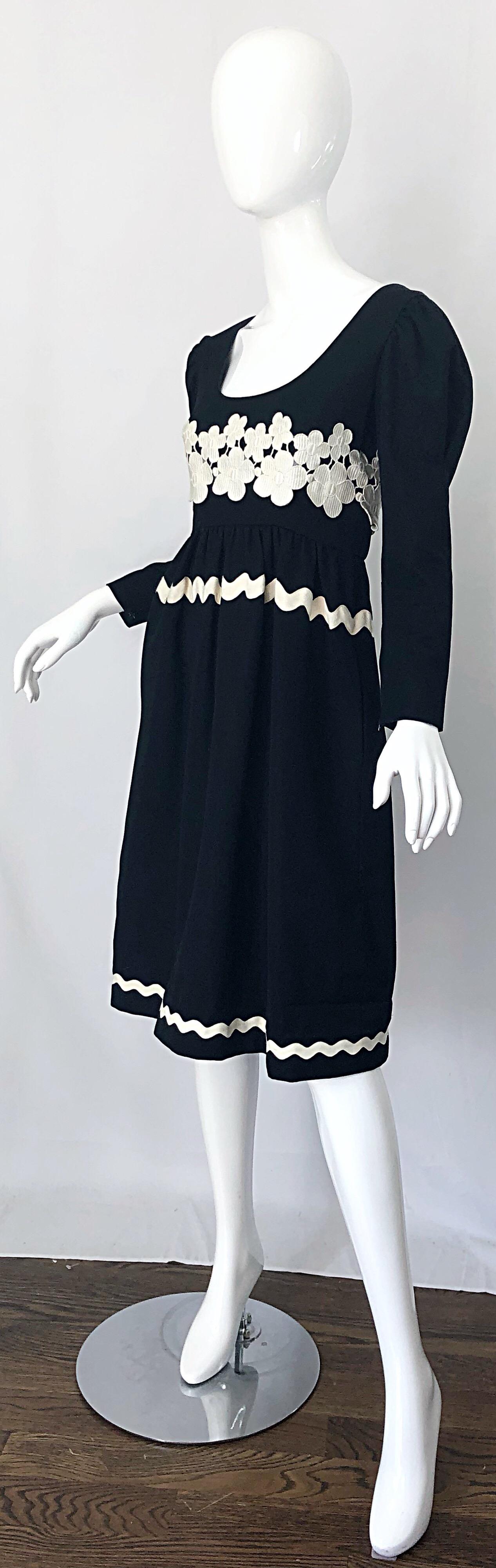 1960s Oscar de la Renta Black and White Embroidered Flower Rickrack 60s Dress For Sale 4