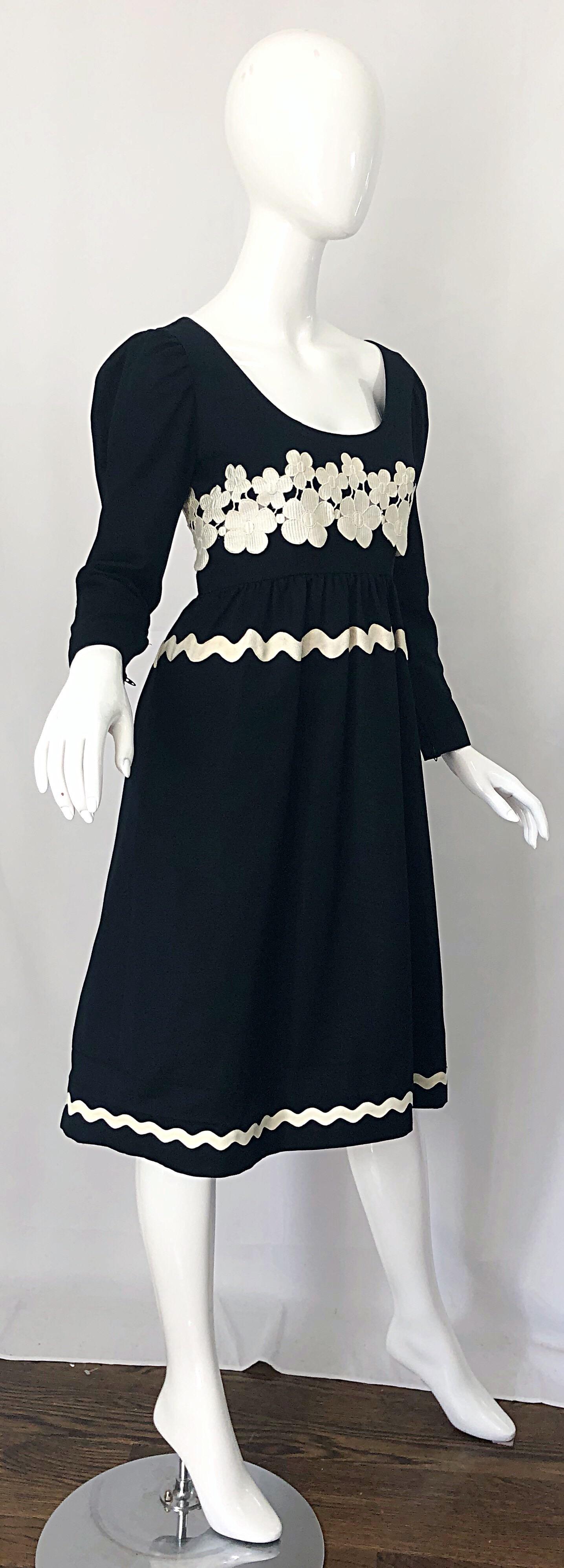 1960s Oscar de la Renta Black and White Embroidered Flower Rickrack 60s Dress For Sale 6