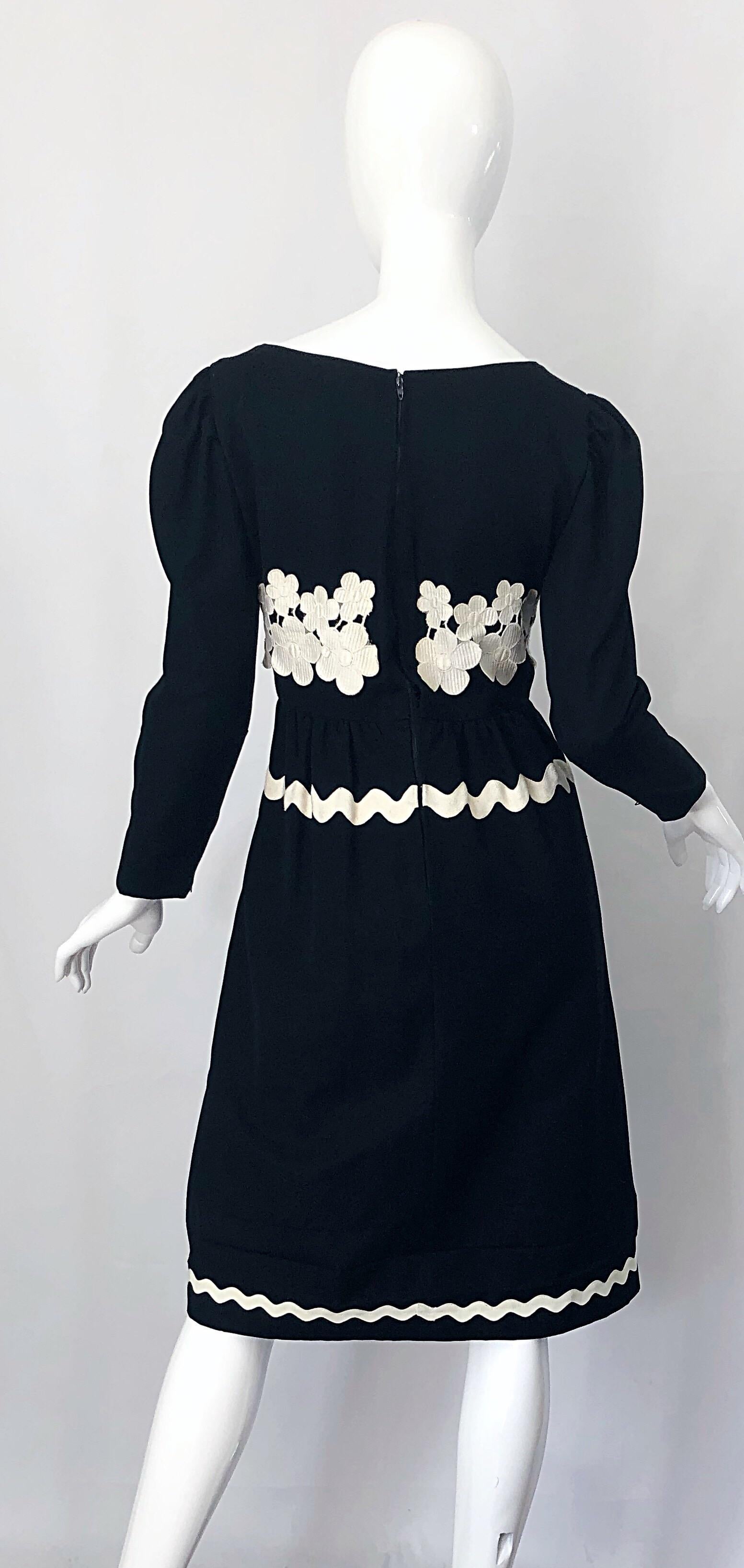 1960s Oscar de la Renta Black and White Embroidered Flower Rickrack 60s Dress In Excellent Condition For Sale In San Diego, CA