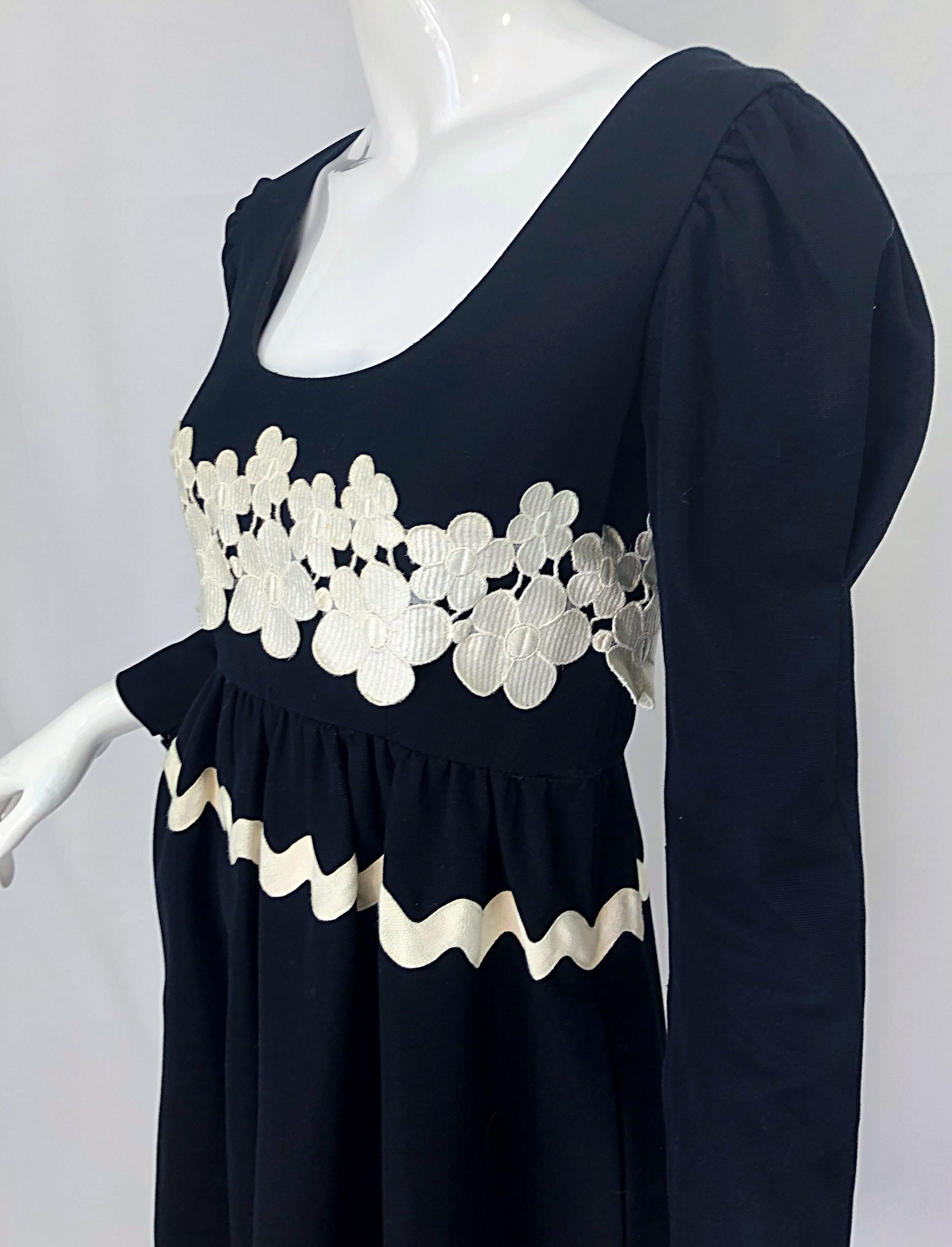 1960s Oscar de la Renta Black and White Embroidered Flower Rickrack 60s Dress For Sale 2