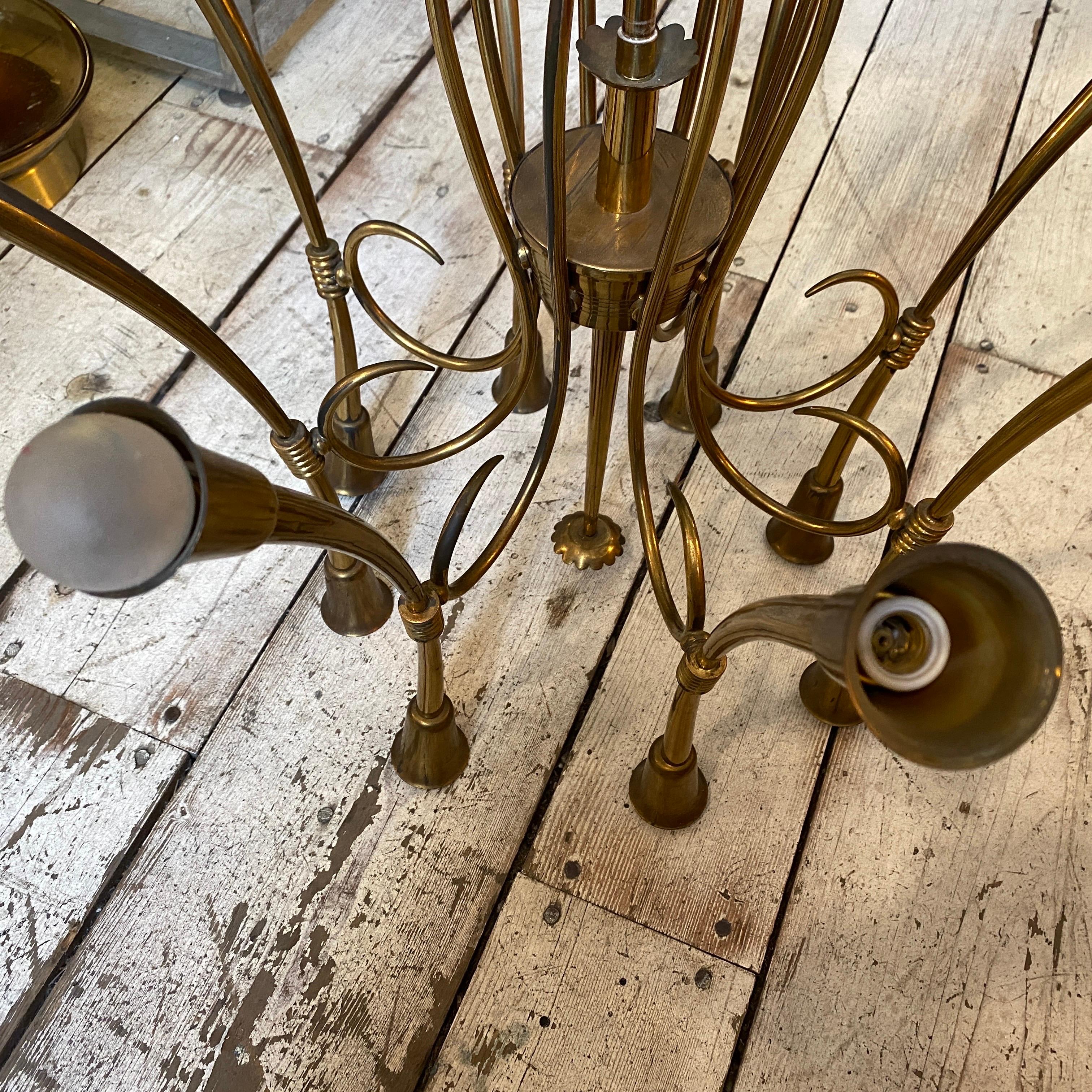 1960s Oscar Torlasco Mid-Century Modern 16 Lights Brass Chandelier In Good Condition In Aci Castello, IT