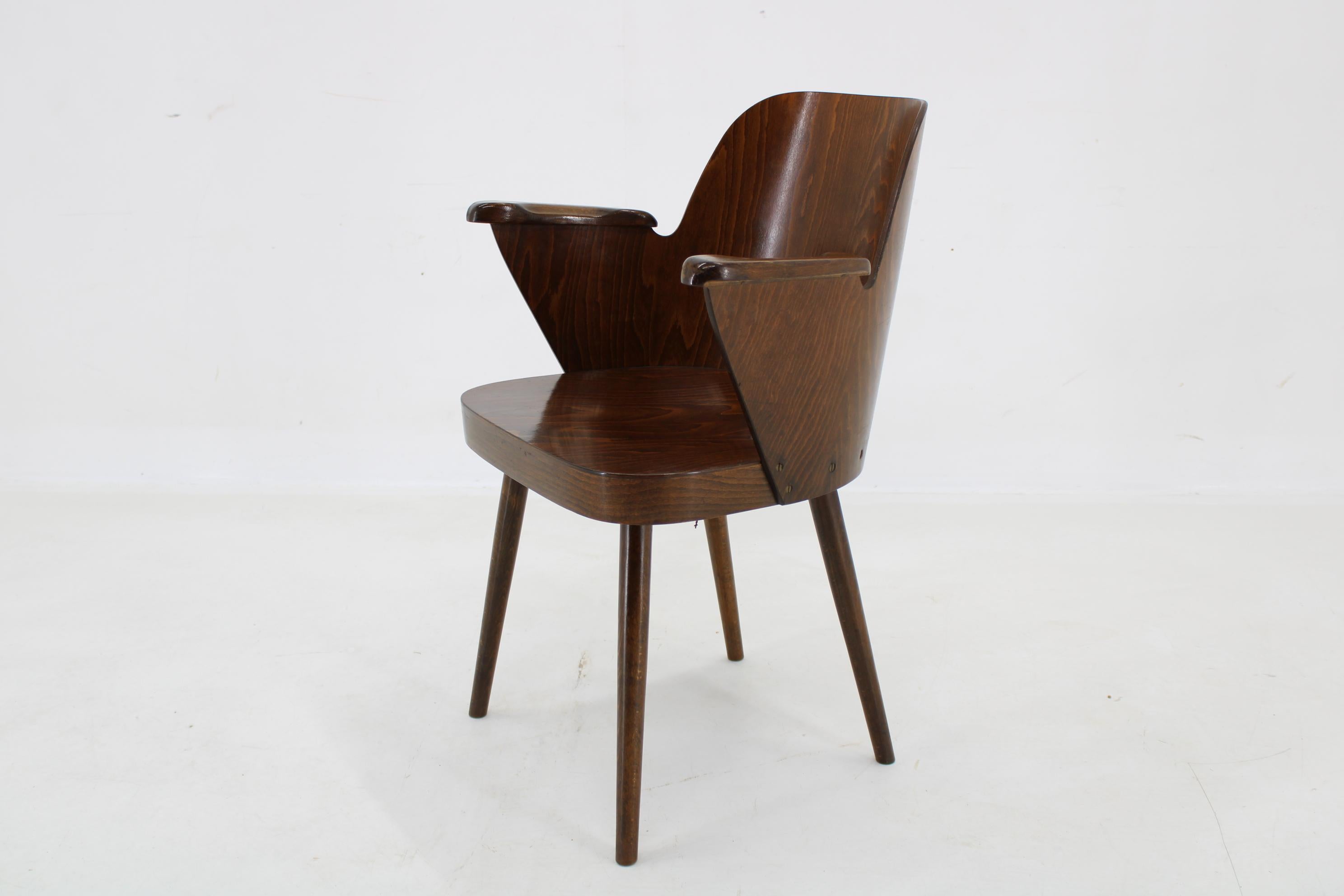 - Made of stained beech wood and beech plywood 
- The wooden parts have been repolished
- Armrests 64
