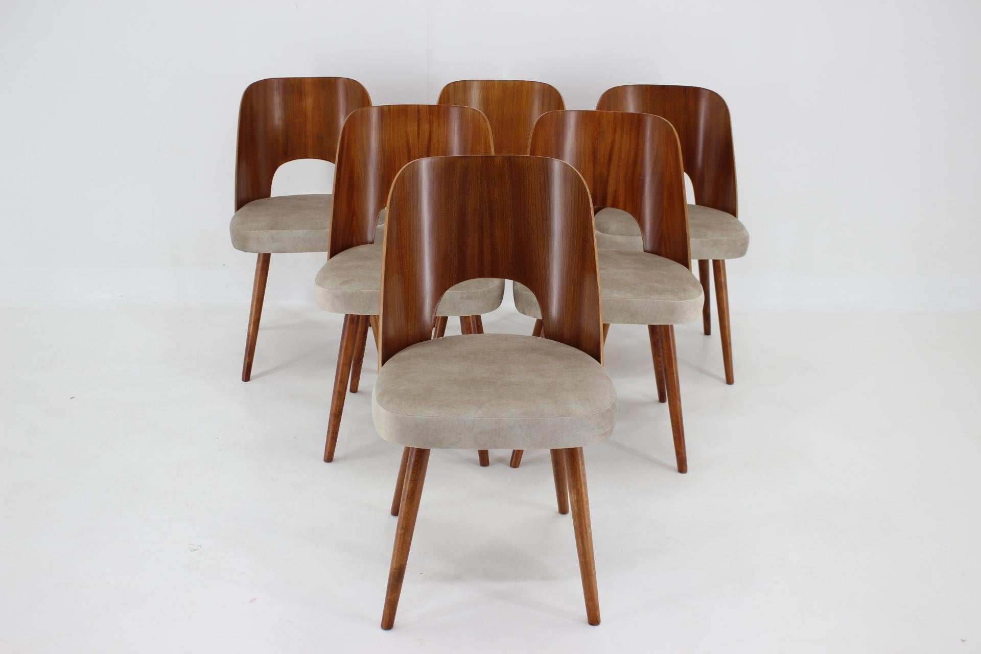 Mid-Century Modern 1960s Oswald Haerdtl Set of 6 Dining Chairs in Mahogany, Czechoslovakia 