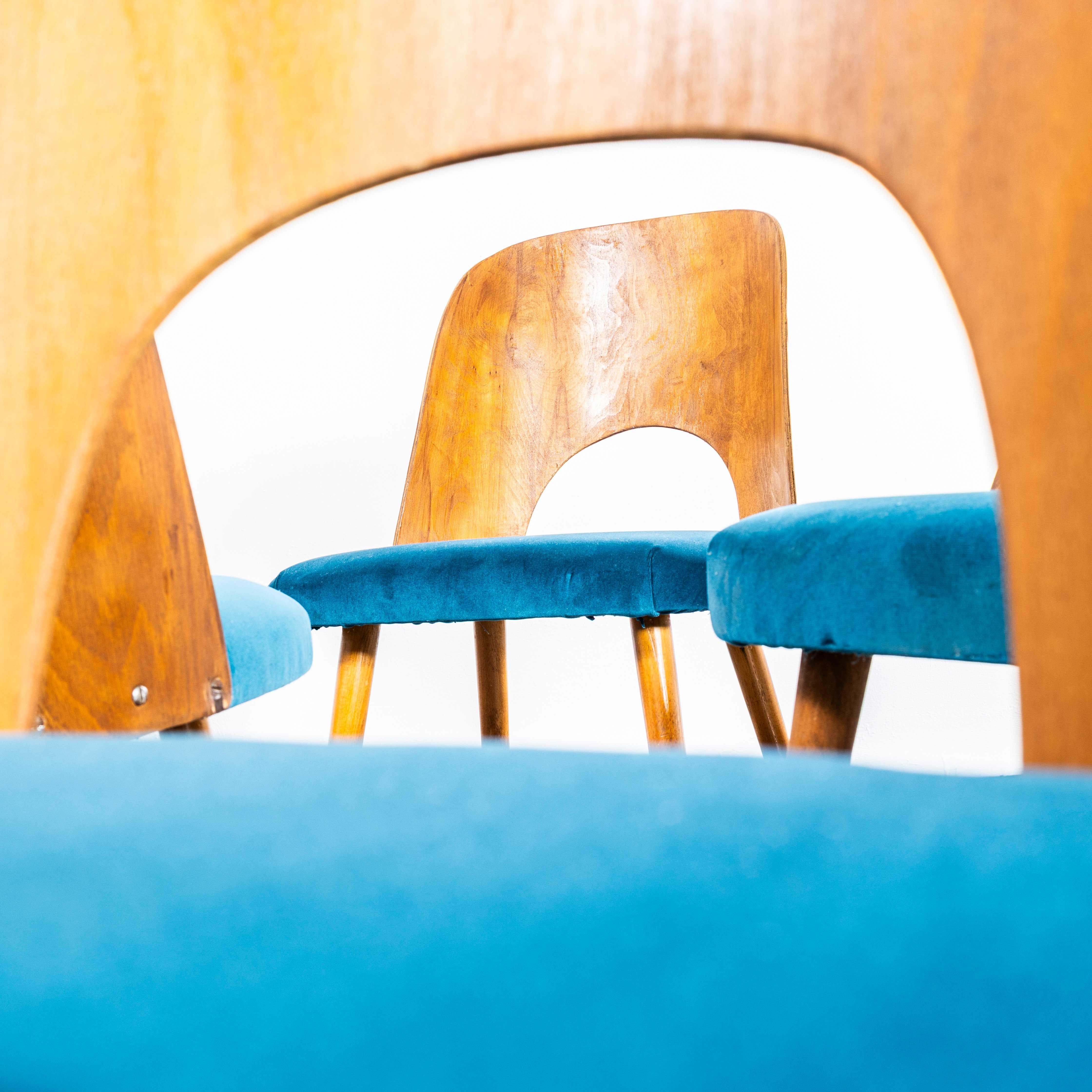 Milieu du XXe siècle Chaises de salle à manger rembourrées Oswald Haerdtl des années 1960 - Lot de six en vente