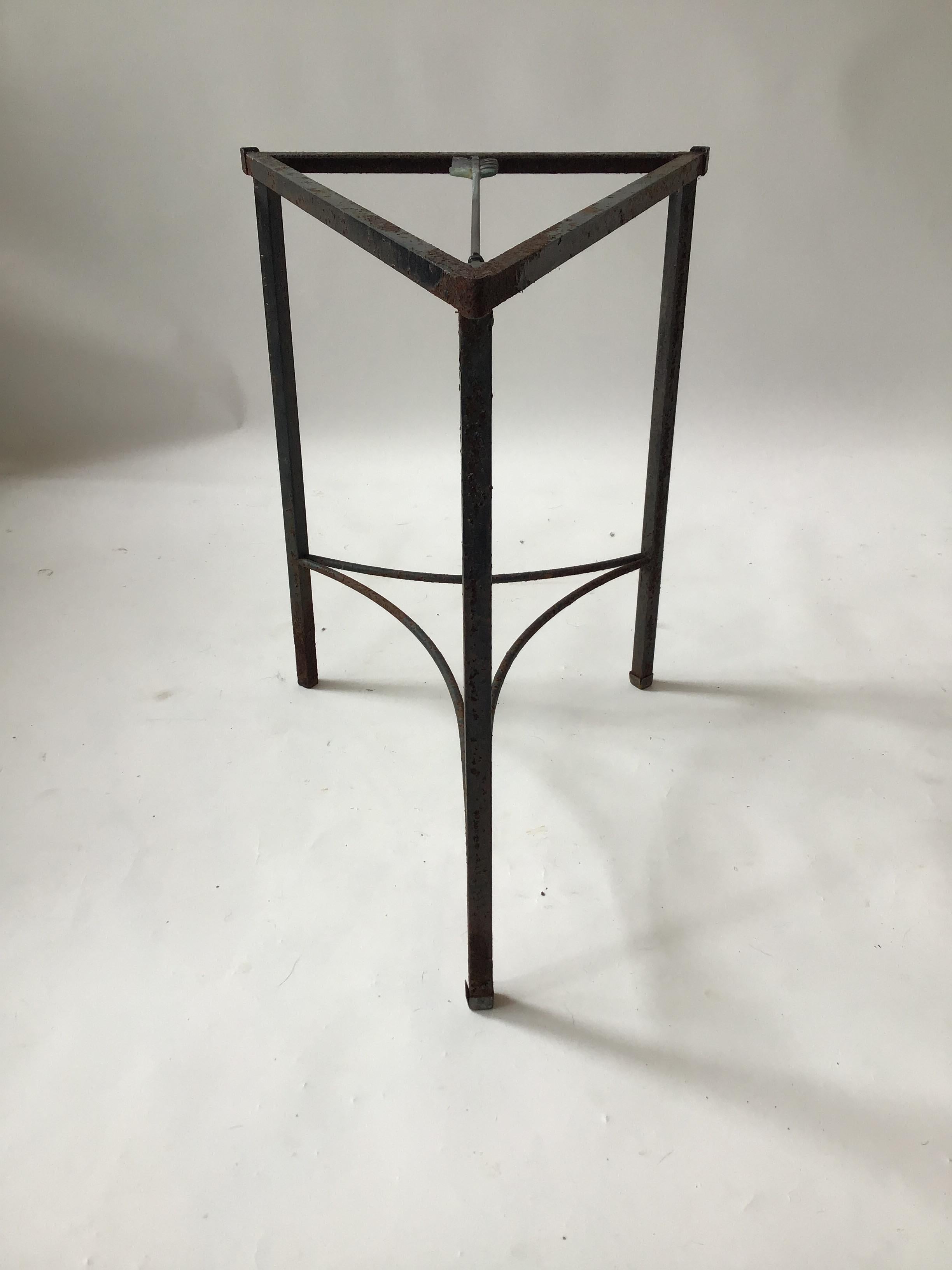 1960s Outdoor Iron Arrow Side Table In Good Condition For Sale In Tarrytown, NY