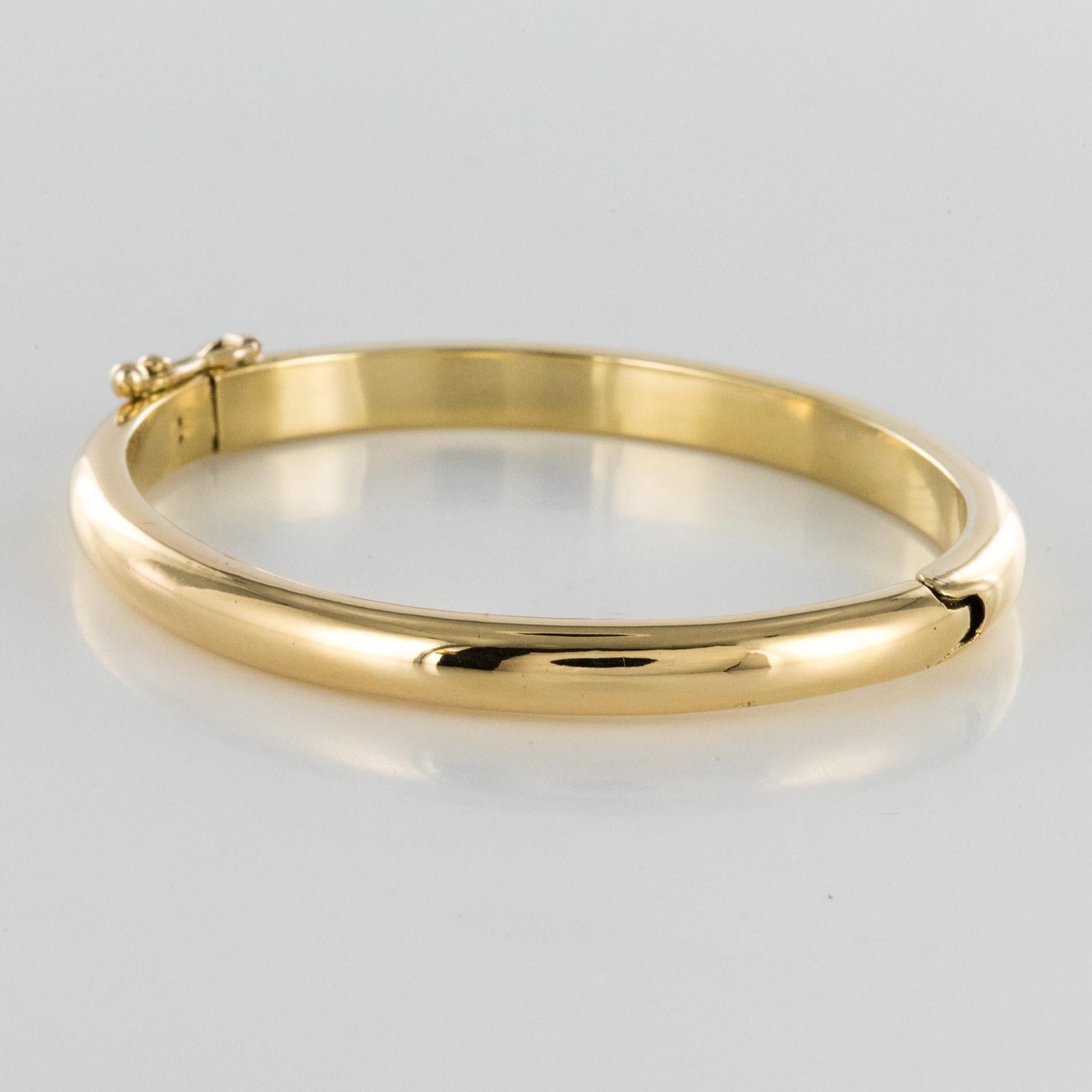 1960s Oval 18 Karat Yellow Gold Bangle Bracelet In Good Condition In Poitiers, FR