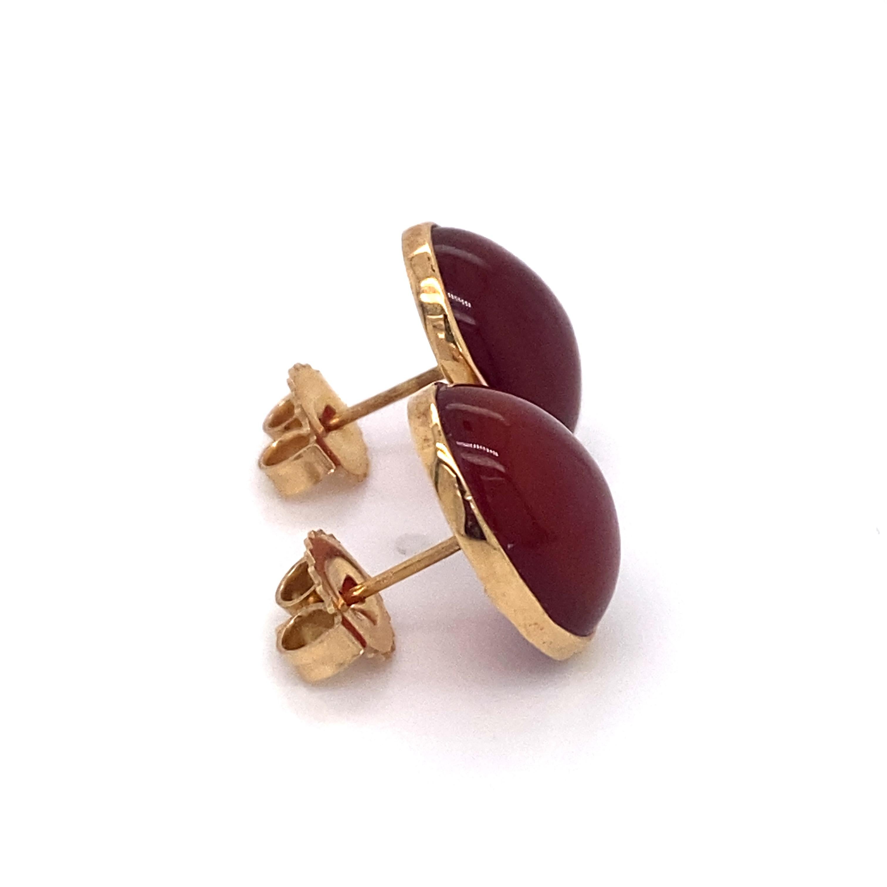 1960s Oval Carnelian Button Stud Earrings in 14 Karat Gold In Excellent Condition For Sale In Atlanta, GA