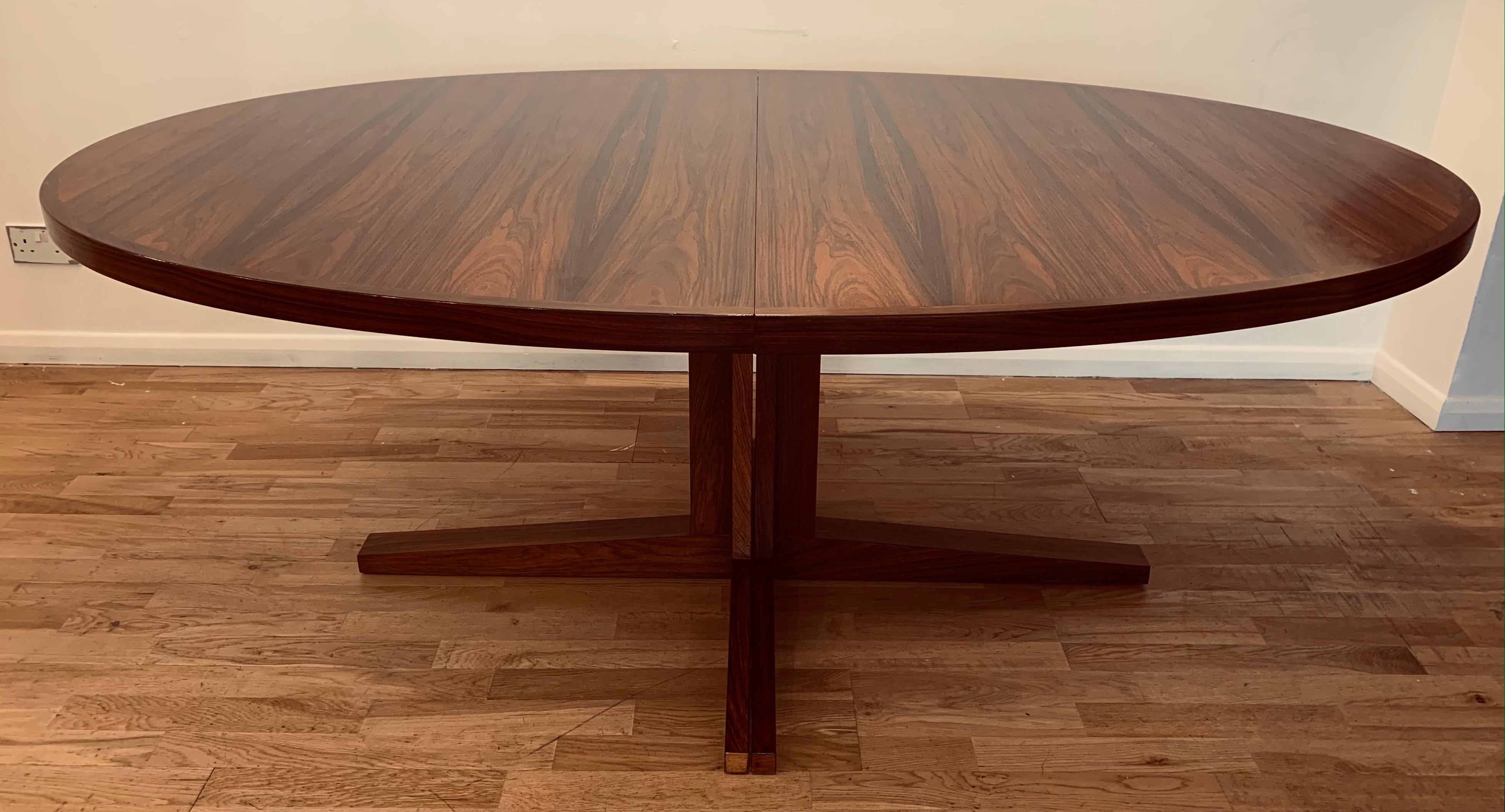 An absolutely stunning large, extendable, Danish, Rosewood, oval dining table, which has two separate leaves, and a feature pedestal base which opens when extended. Designed by John Mortensen for Heltborg Møbelfabrik during the 1960s. Designed in