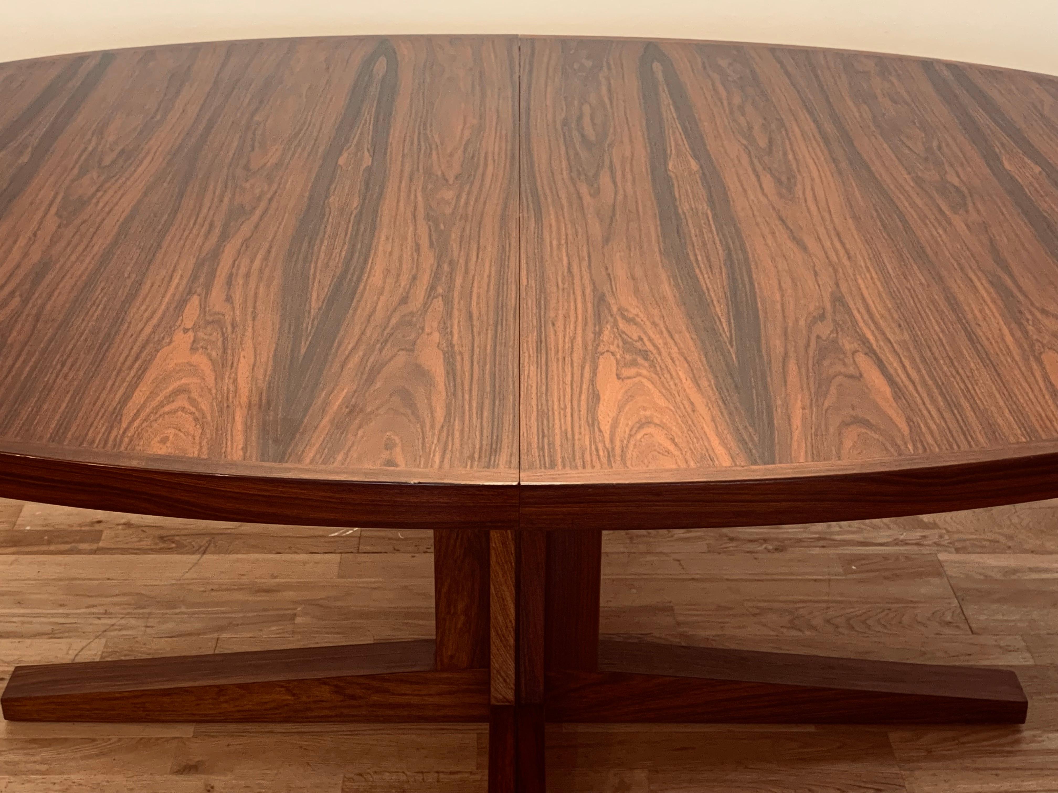 1960s Oval Extending John Mortensen Heltborg Rosewood Dining Table Model HM55 In Good Condition In London, England
