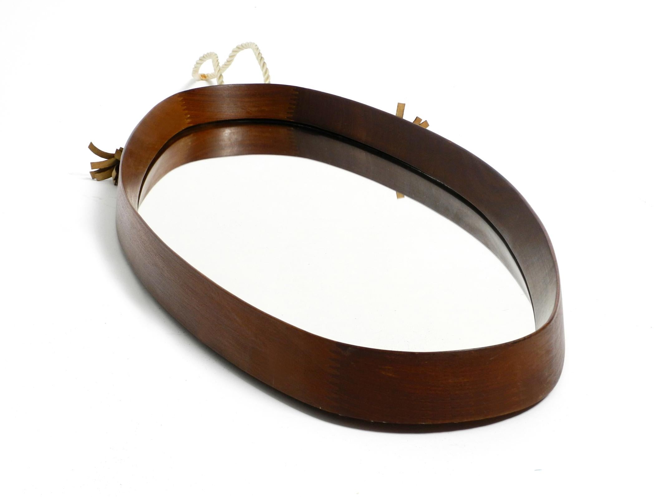 1960s oval large teak wall mirror with thick nylon rope  Made in Italy For Sale 10