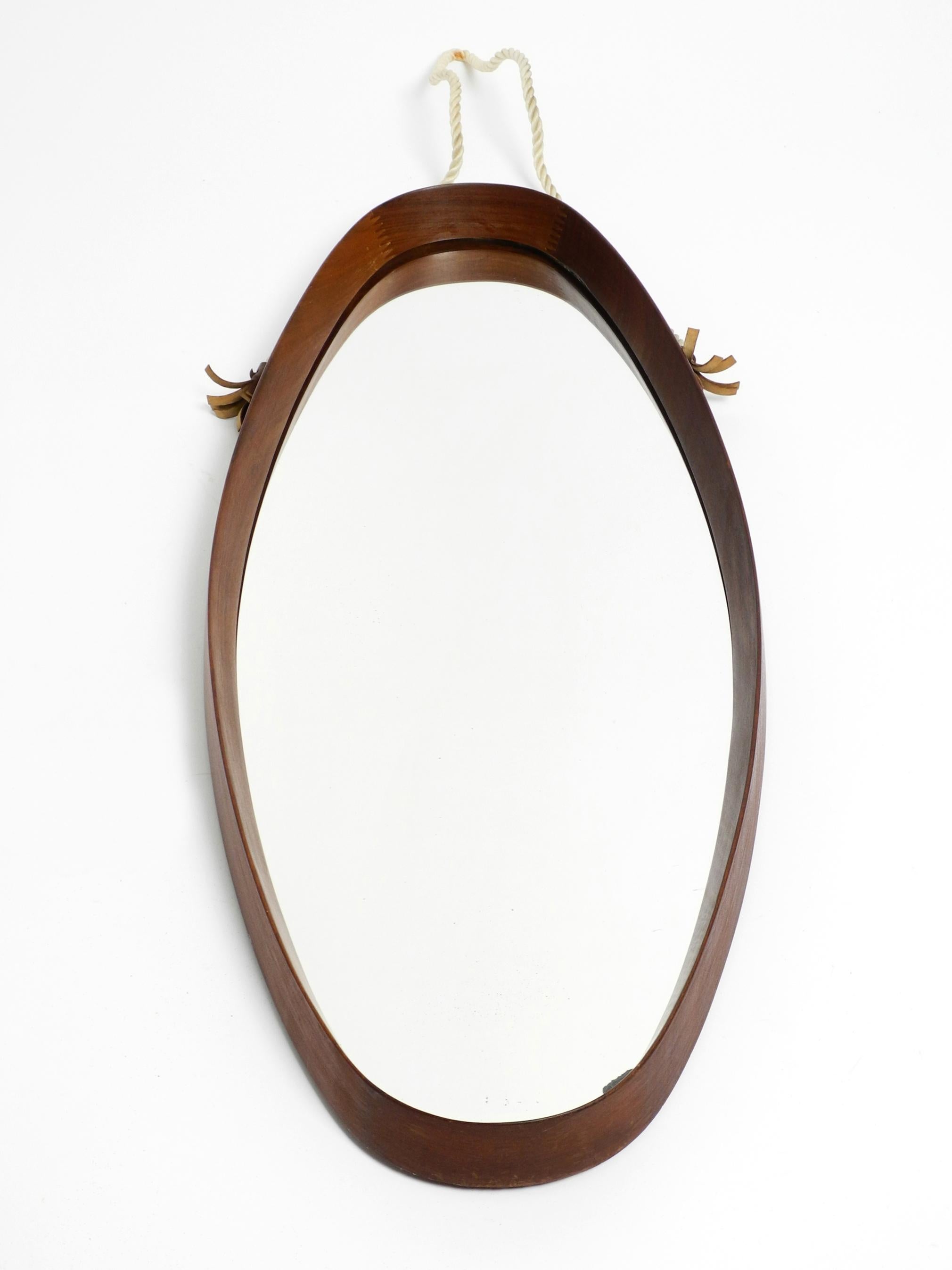 1960s oval large teak wall mirror with thick nylon rope  Made in Italy For Sale 11