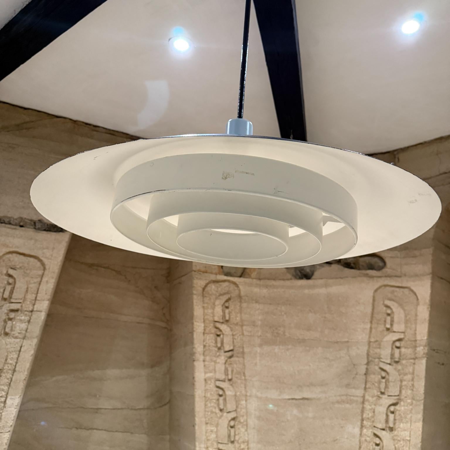Metallo Lampada a sospensione oversize del 1960 Museum of Modern Art La Jolla, CA in vendita