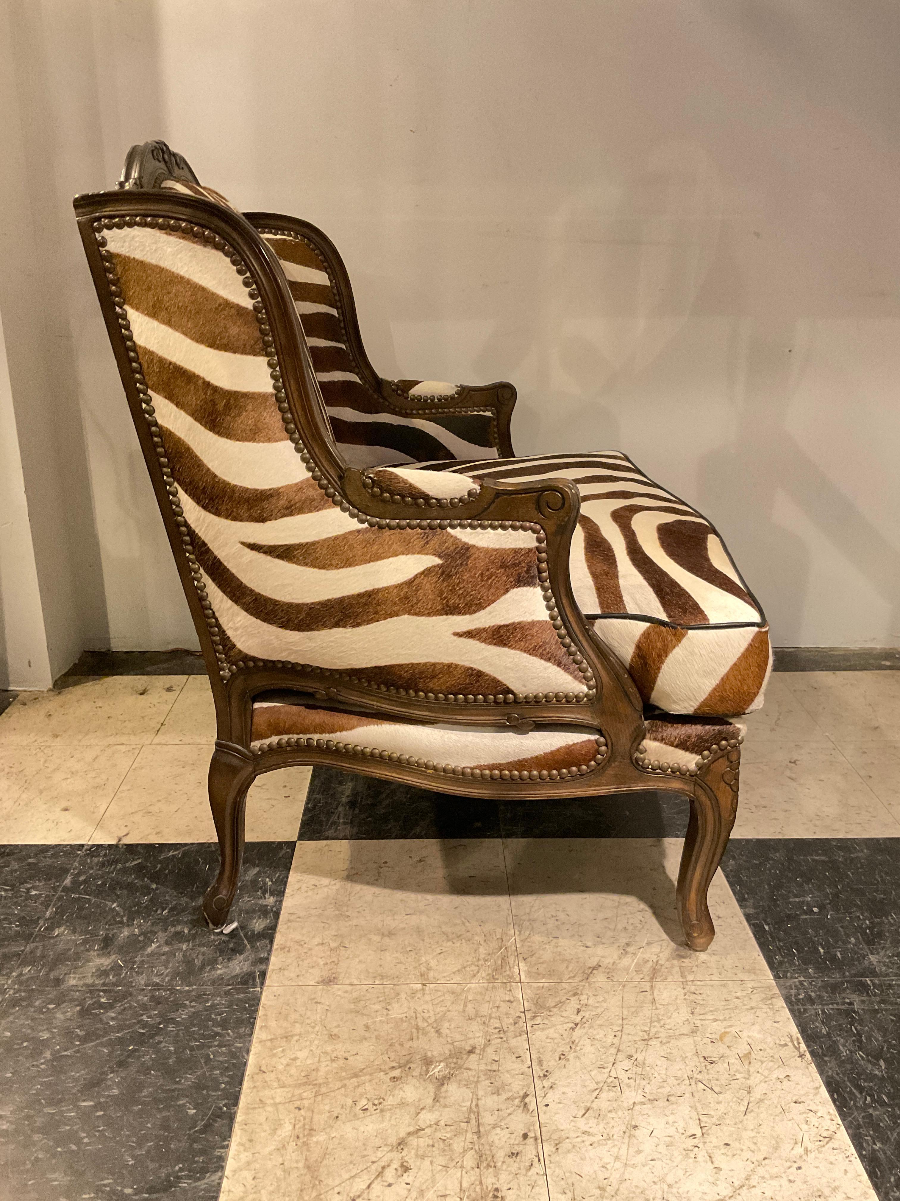 1960s Oversized Bergere And Ottoman Upholstered In Zebra Pattern Cowhide For Sale 3