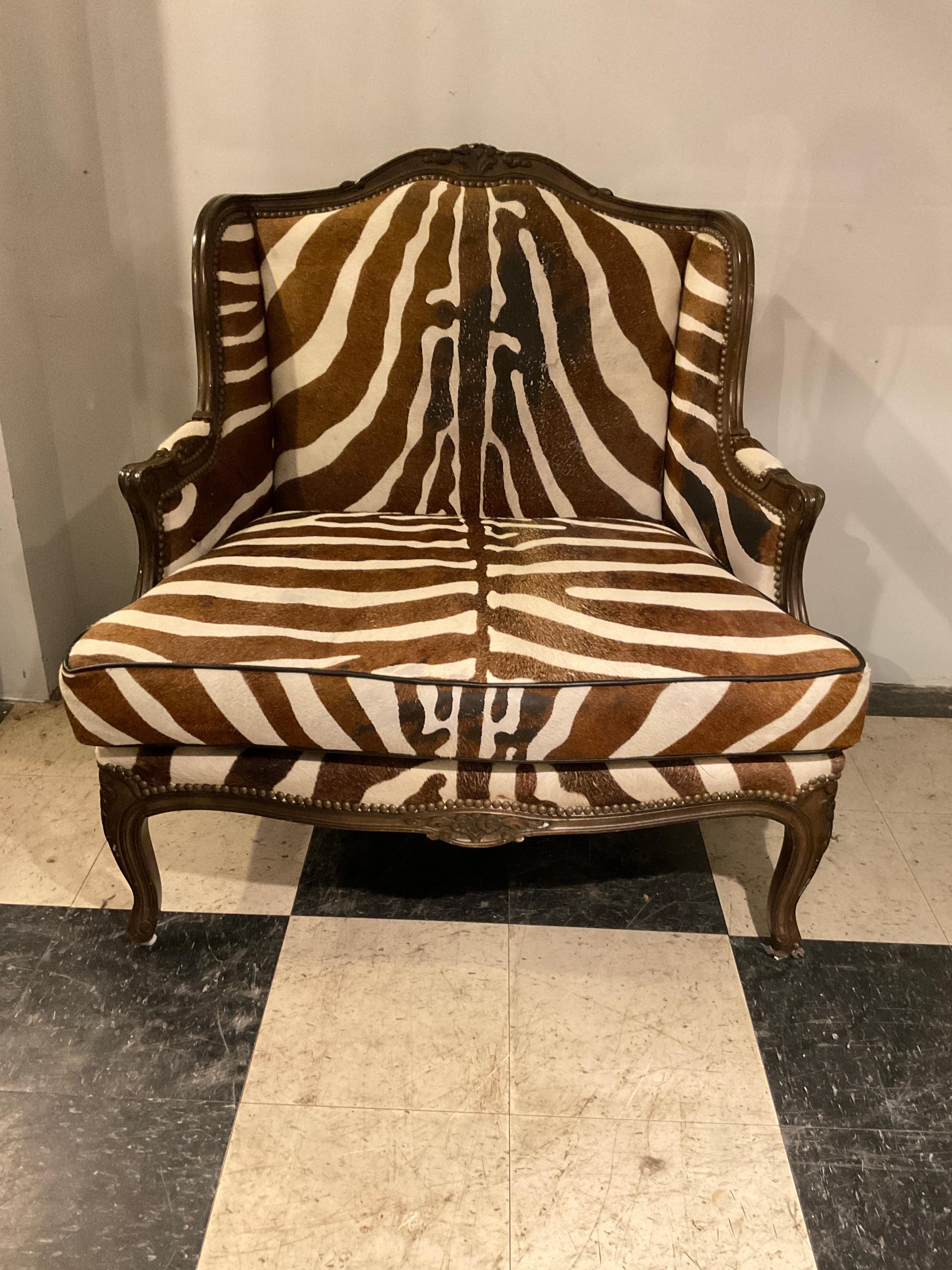 1960s Oversized Bergere And Ottoman Upholstered In Zebra Pattern Cowhide For Sale 4