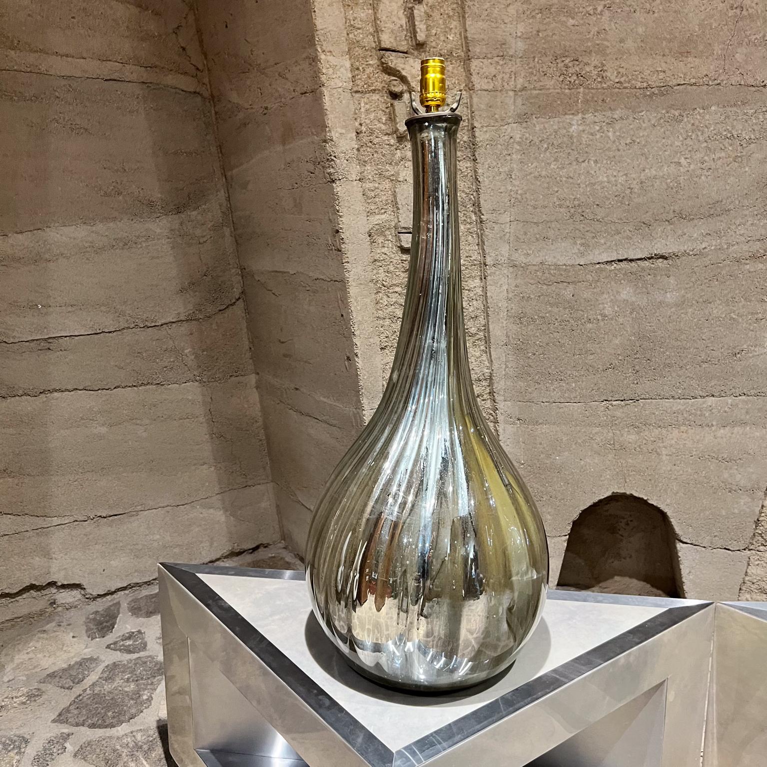 Messicano Lampade da tavolo in vetro di mercurio sovradimensionate degli anni '60 Luis Barragán Città del Messico in vendita