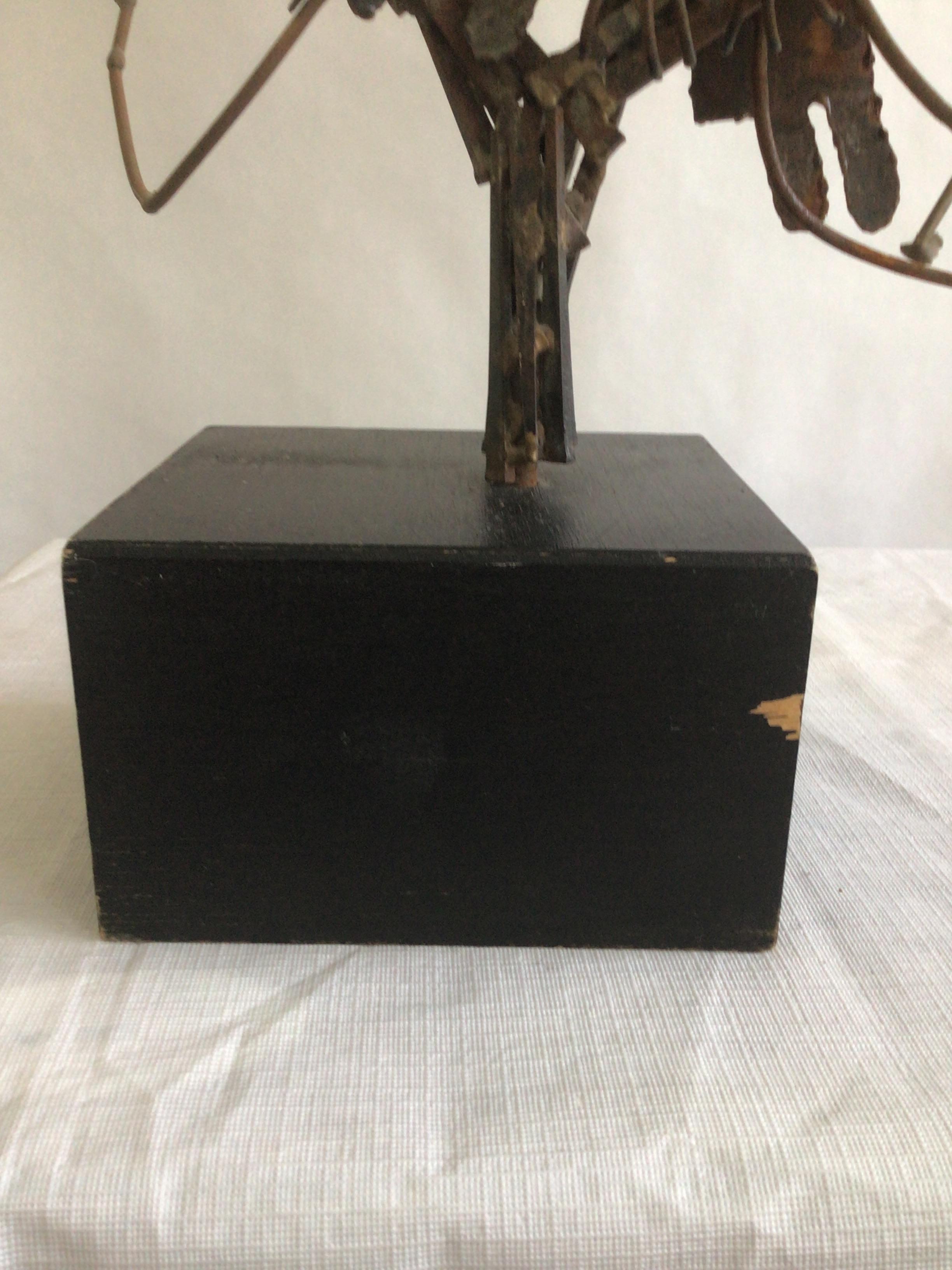 Sculpture de hibou des années 1960 sur une base noire peinte en vente 3