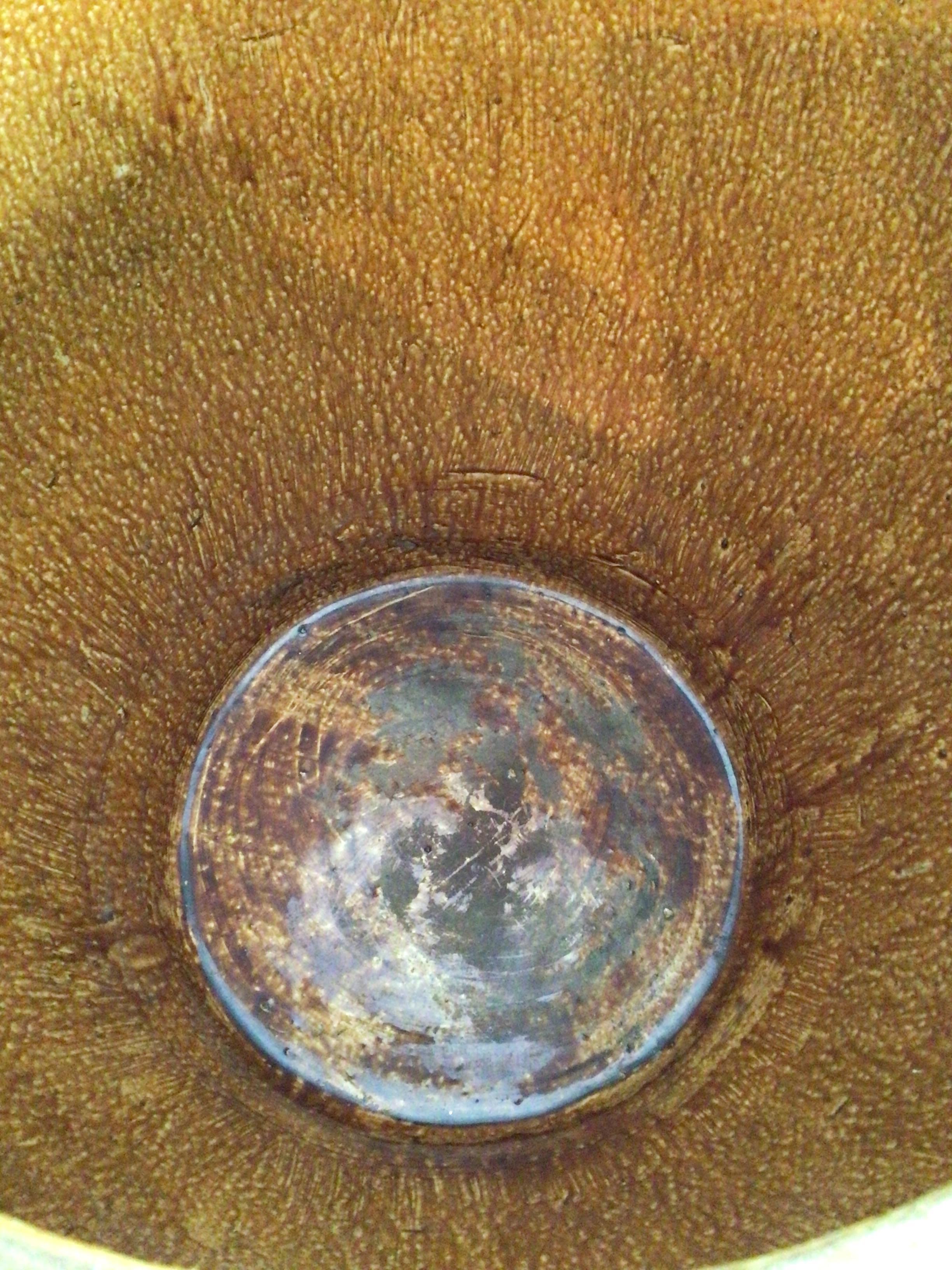 Jardinière en terre cuite peinte et émaillée des années 1960 avec motif de panda et de bambou en vente 5