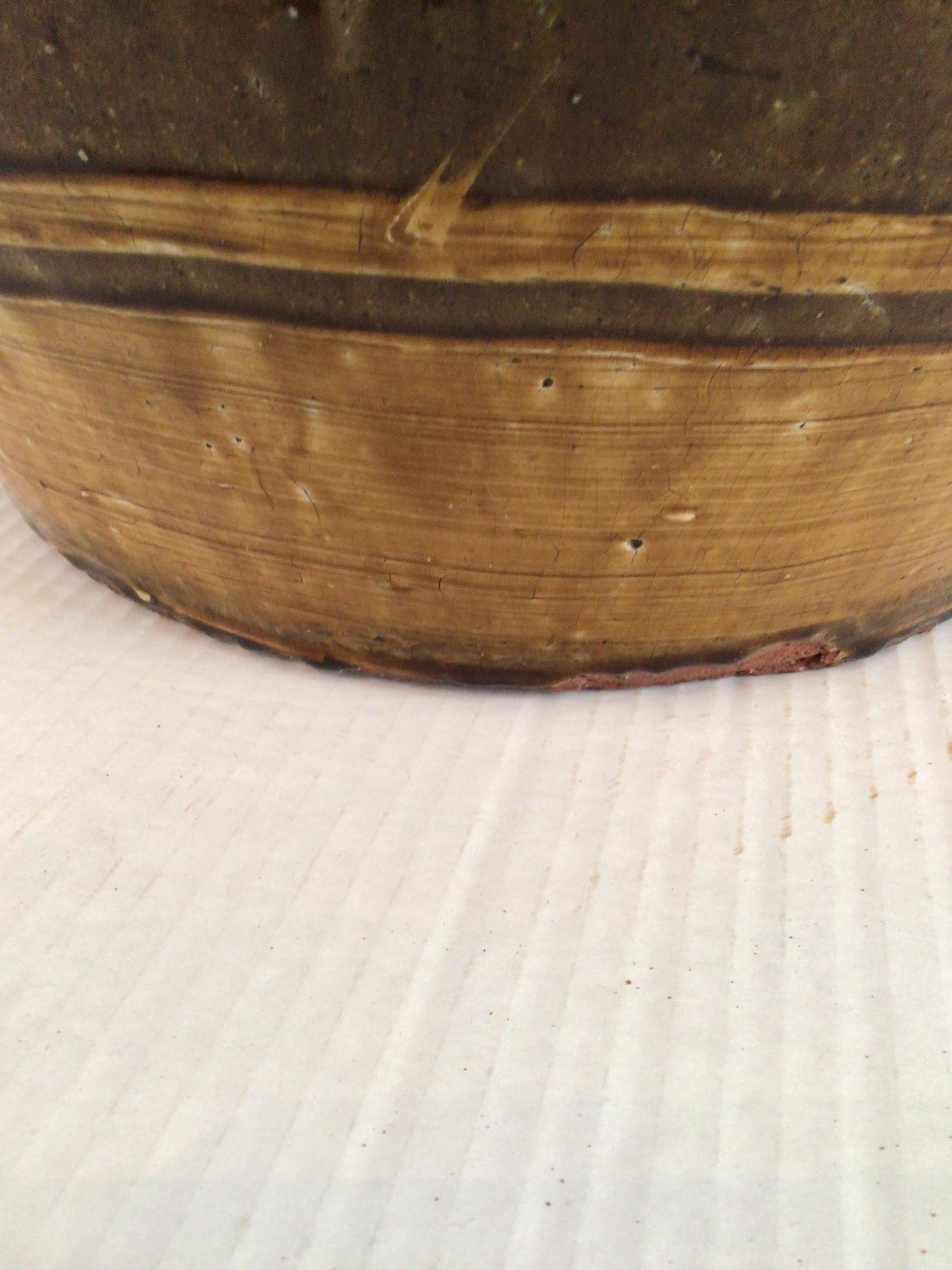 Jardinière en terre cuite peinte et émaillée des années 1960 avec motif de panda et de bambou en vente 4