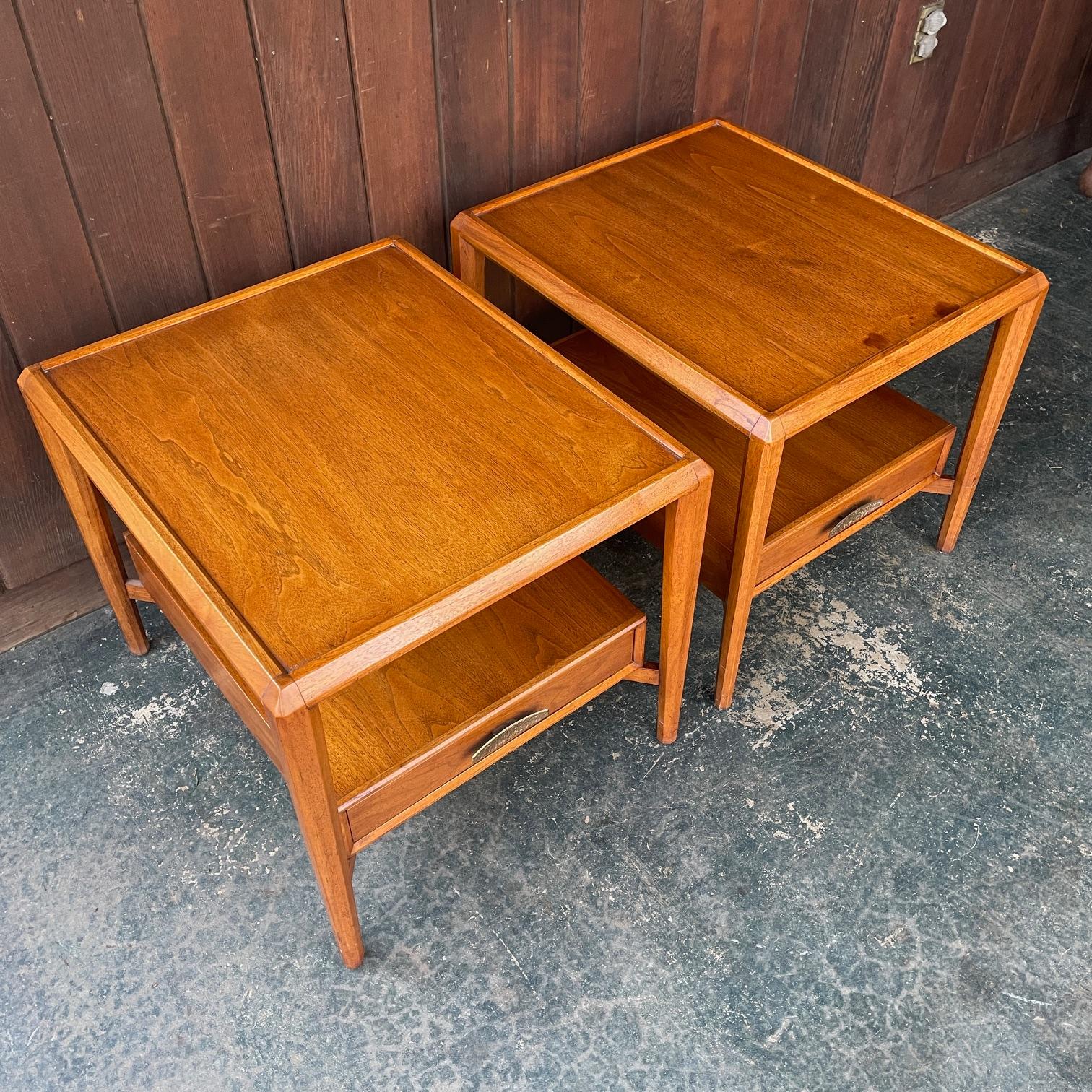 Lacquered 1960s Pair Angular Mid-Century Modern Nightstands Endtables Heritage Perennian