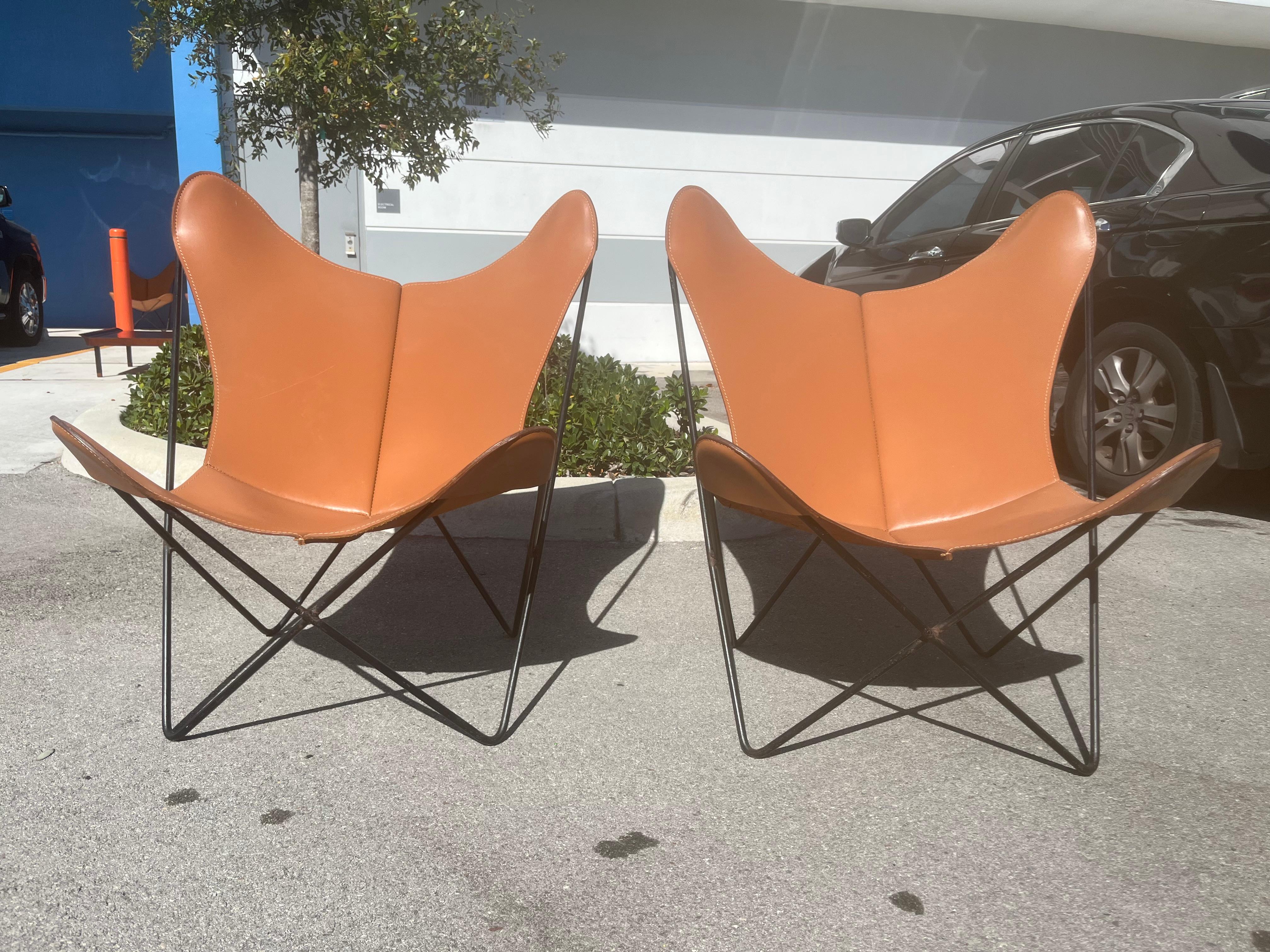 American 1960s Pair Leather Butterfly Chairs Jorge Ferrari Hardoy Bonet and Kurchan Knoll For Sale