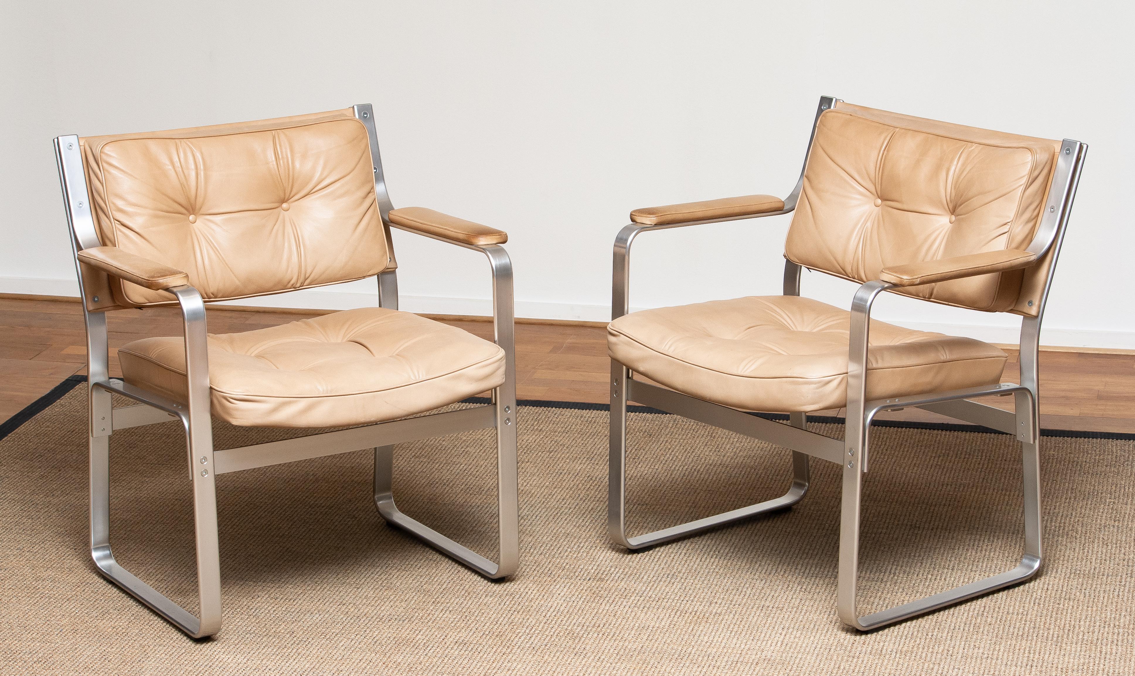1960's set of two 'Mondo' armchairs in aluminum with beige / taupe leather upholstery designed by Karl Erik Ekselius for J.O. Carlsson / JOC design in Sweden.
Both chairs are in perfect condition and completely original. The fillings in de seats