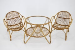 1960 Coppia di sedie da salotto e tavolino in rattan Alan Fuchs, Cecoslovacchia