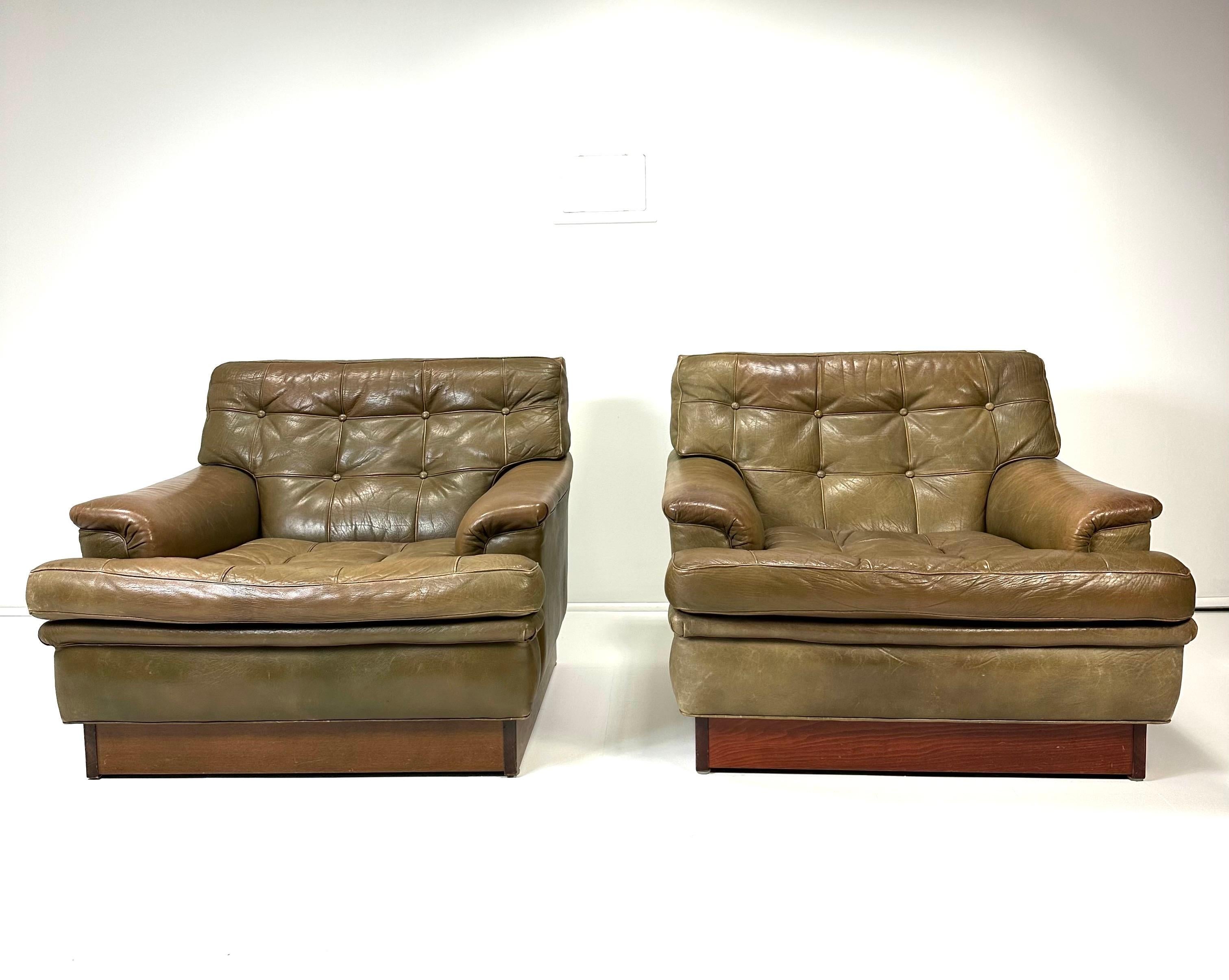 Pair of Arne Norell ‘Merkur’ lounge chairs. Produced by Arne Norell Mobel AB, Sweden. 1960’s, Sweden.

Chairs are covered in the original olive green /brown high quality Buffalo leather. The low sleek design provides a classic look along with a
