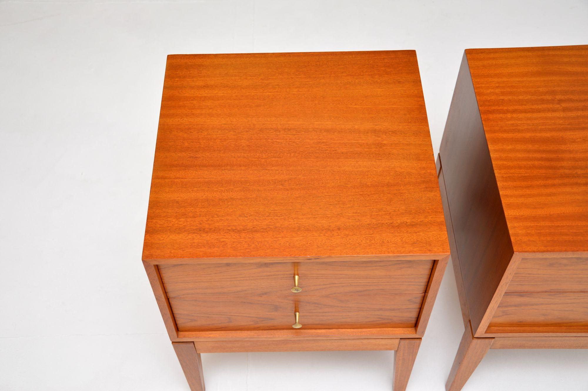 1960s Pair of Bedside Chests by Uniflex 3