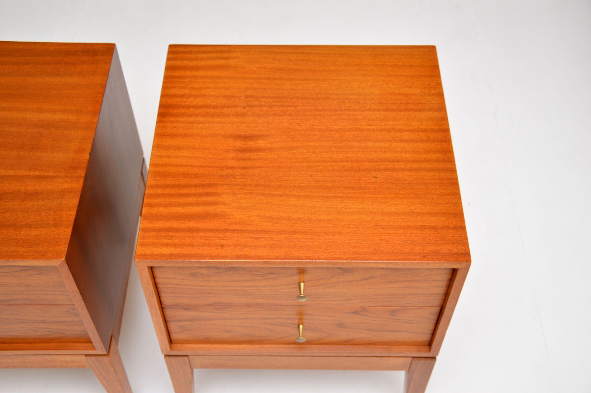1960s Pair of Bedside Chests by Uniflex 4