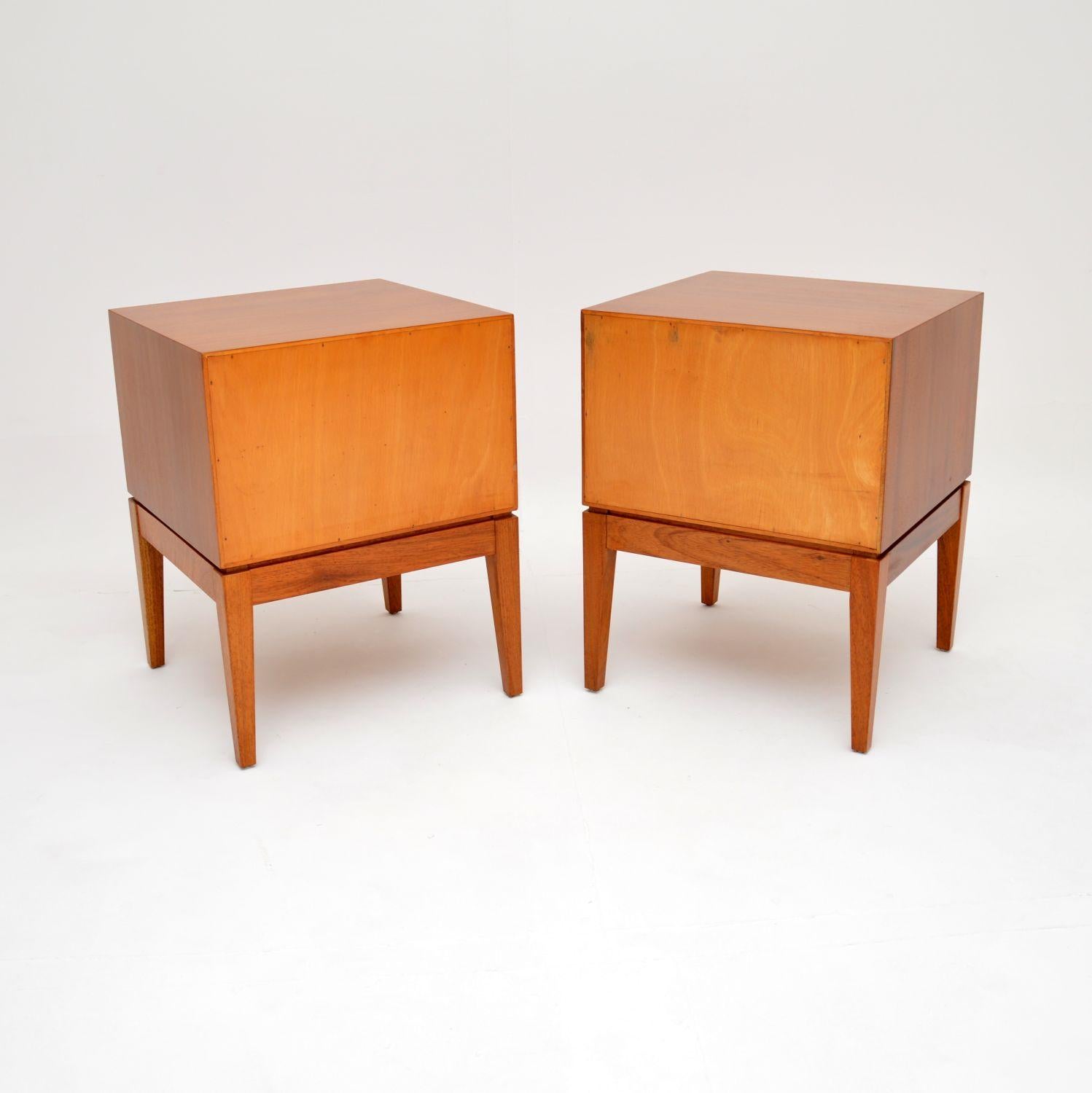 1960s Pair of Bedside Chests by Uniflex 5