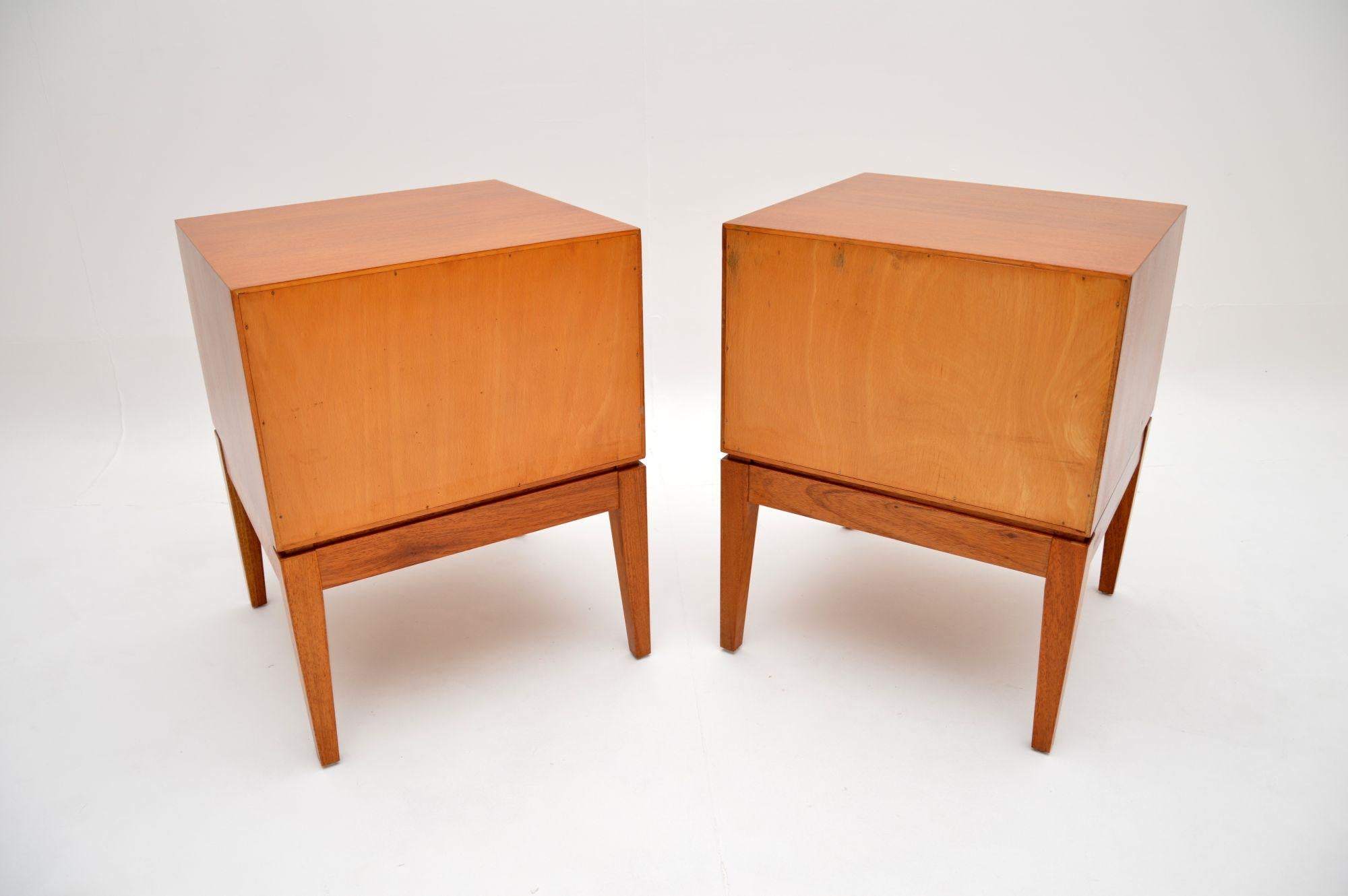 1960s Pair of Bedside Chests by Uniflex 6