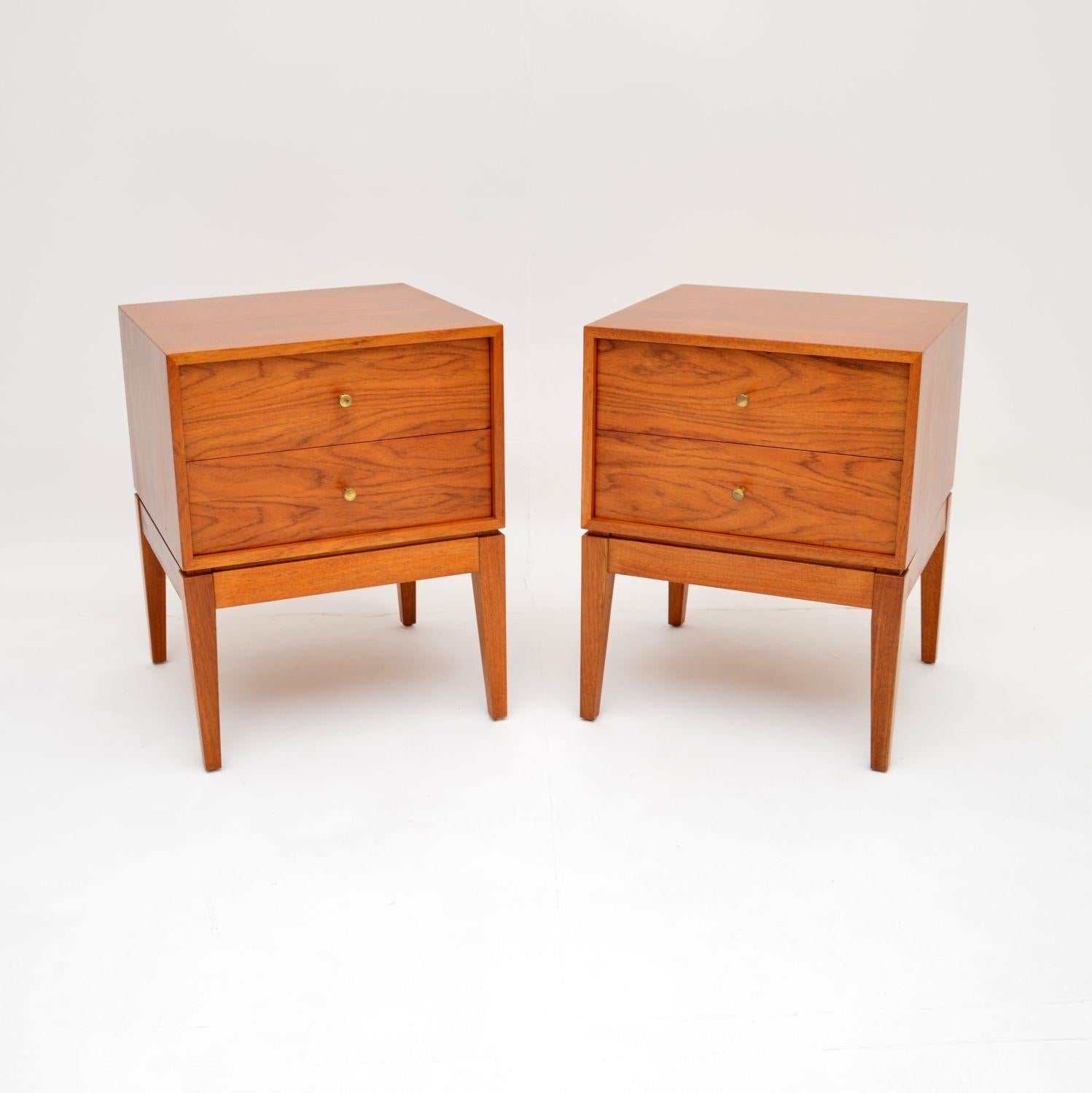 A superb pair of vintage bedside chests, made by Uniflex in England, and dating from the 1960’s.
The drawers here appear to be possibly teak. The drawers do have striking grain patterns, they may also have another type of wood, it is hard to tell!