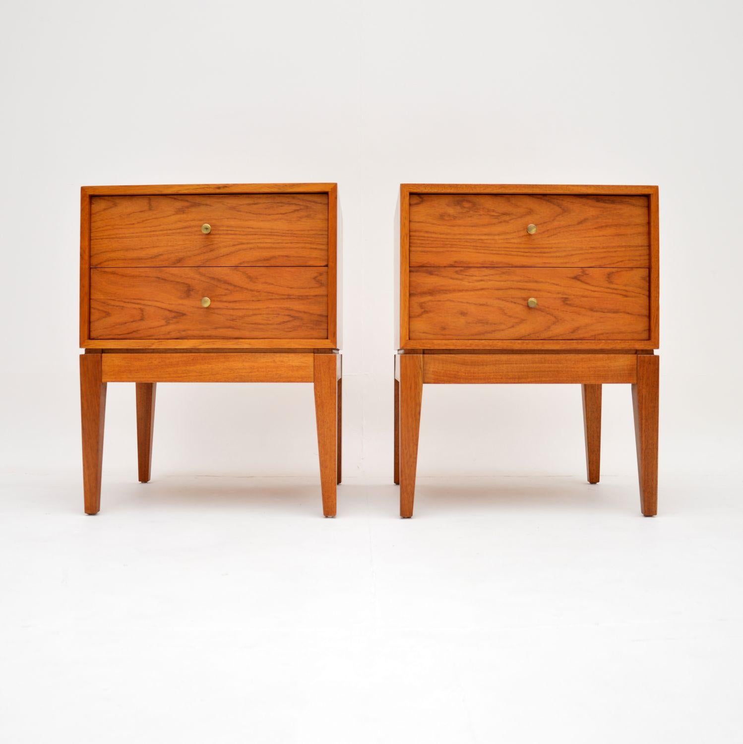 Mid-Century Modern 1960s Pair of Bedside Chests by Uniflex