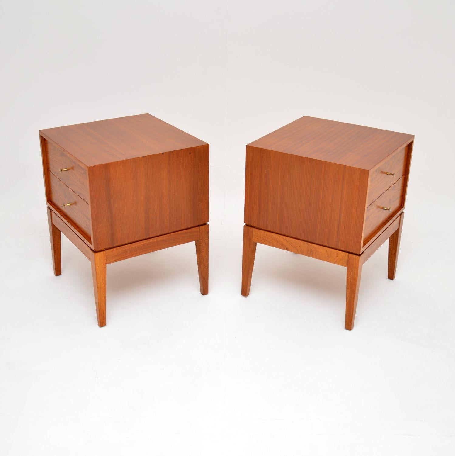 1960s Pair of Bedside Chests by Uniflex 1