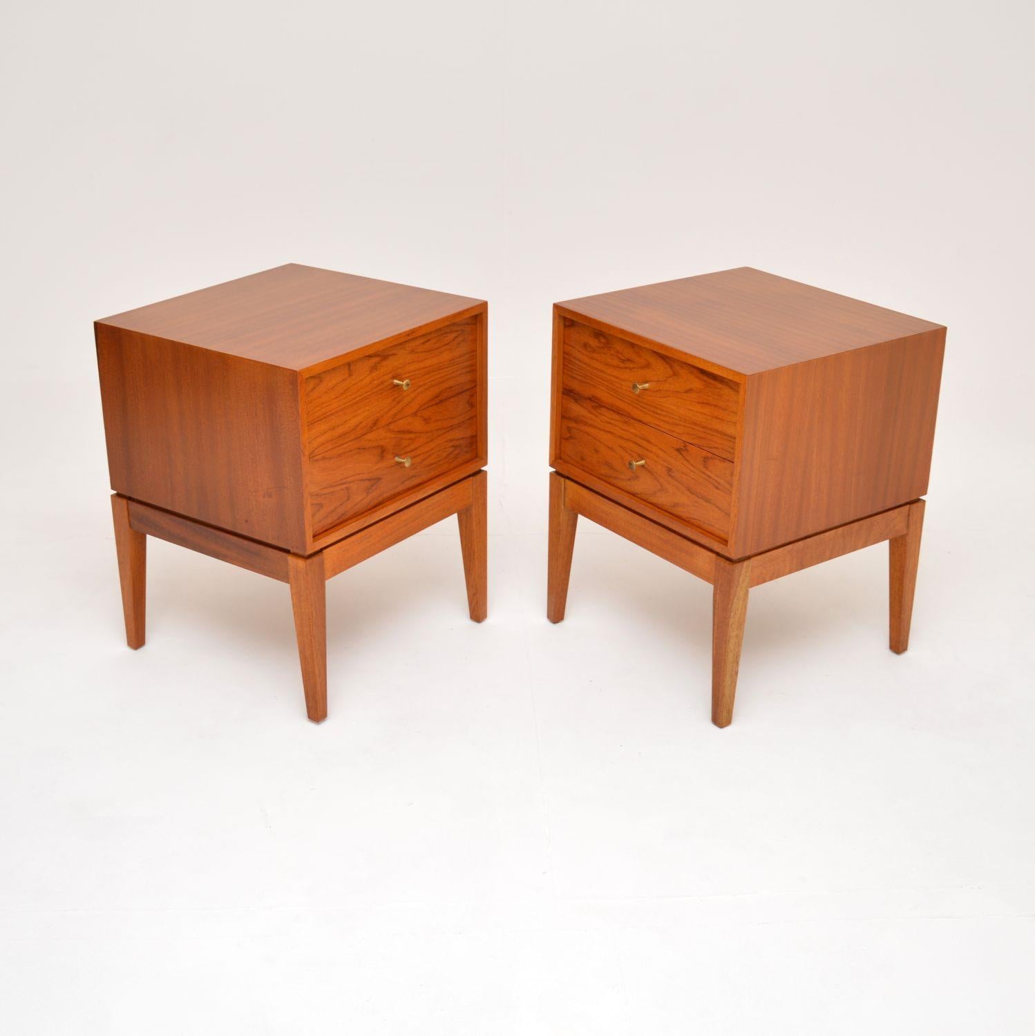 1960s Pair of Bedside Chests by Uniflex 2