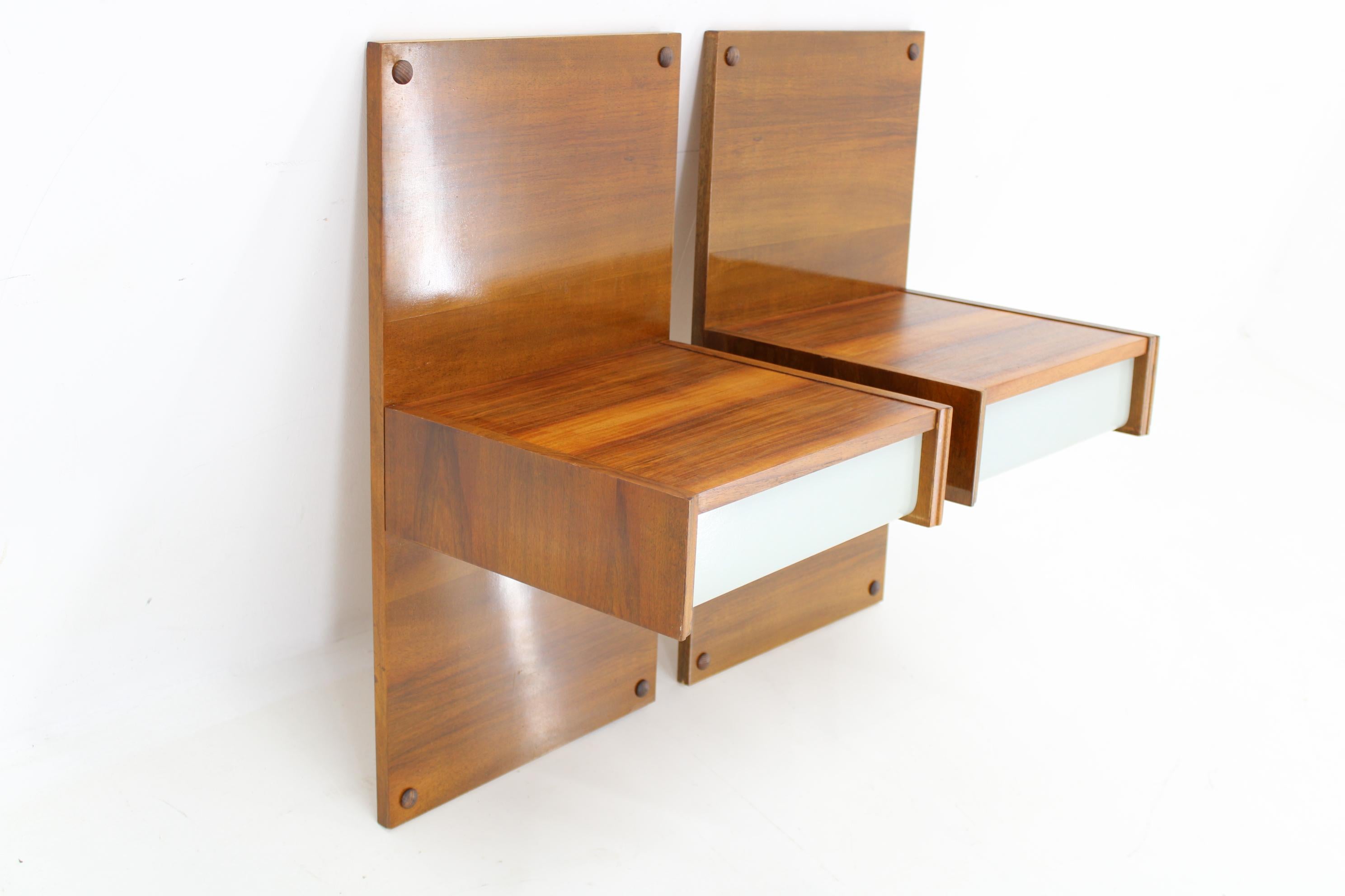 1960s Pair of Bedside Tables in Walnut, Czechoslovakia In Good Condition In Praha, CZ